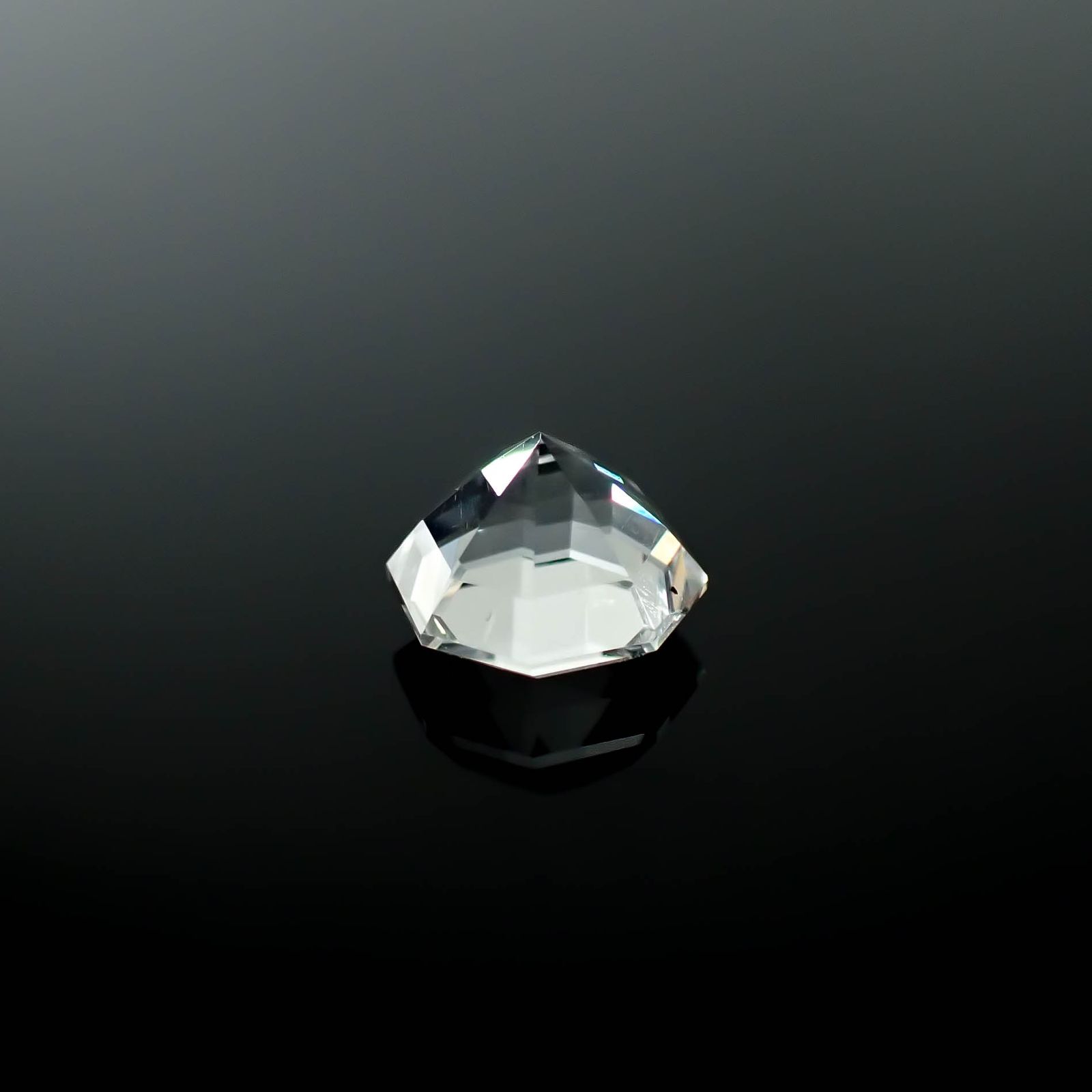 ◇オクタゴンカット◇レムリアンシードクリスタル(保証シール付き) ブラジル産 1.40ct / 7.2x7mm前後 [250730862]