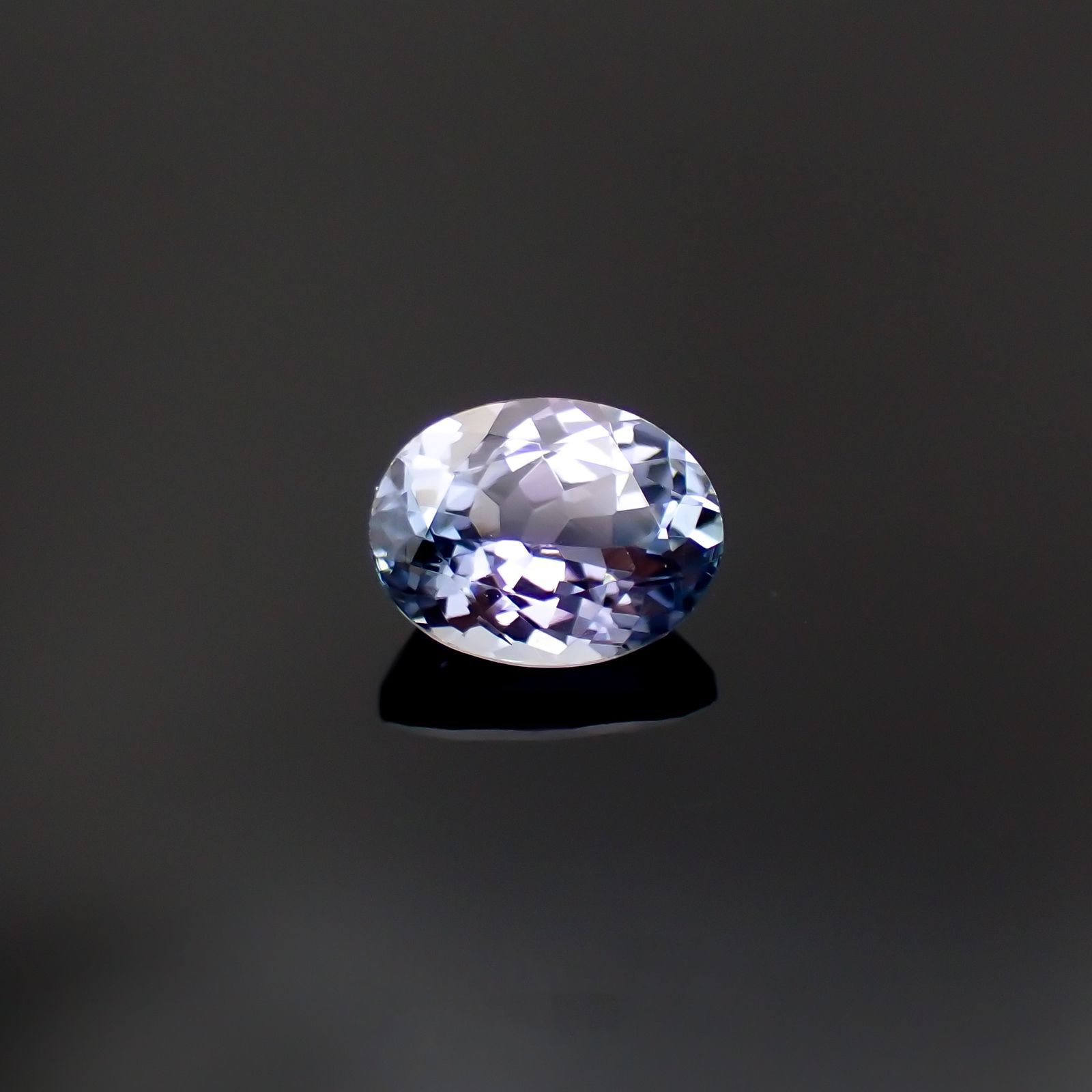 バイカラータンザナイト(宝石名タンザナイト/ゾイサイト)タンザニア産 1.43ct 識別済[230220622]7.8x6.1mm前後
