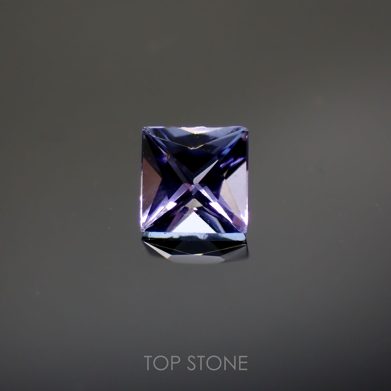 タンザナイト(宝石名タンザナイト)タンザニア産 0.42ct 識別済[220113855]4.3x4.3mm前後