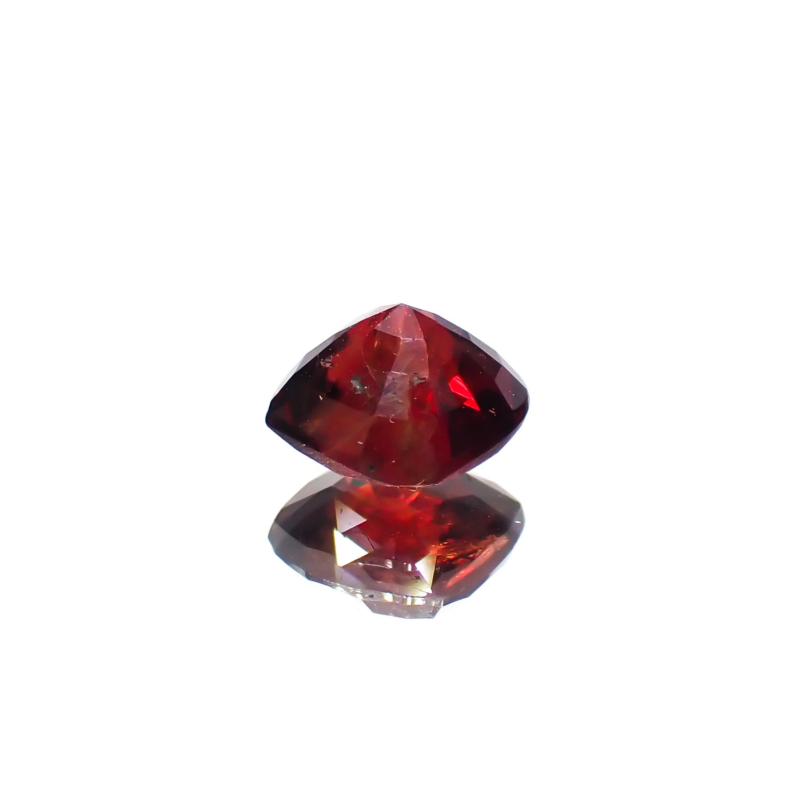 レッドスピネル(宝石名スピネル)ビルマ/マダガスカル産 1.10ct 識別済[230421744]5.8x5.7mm前後