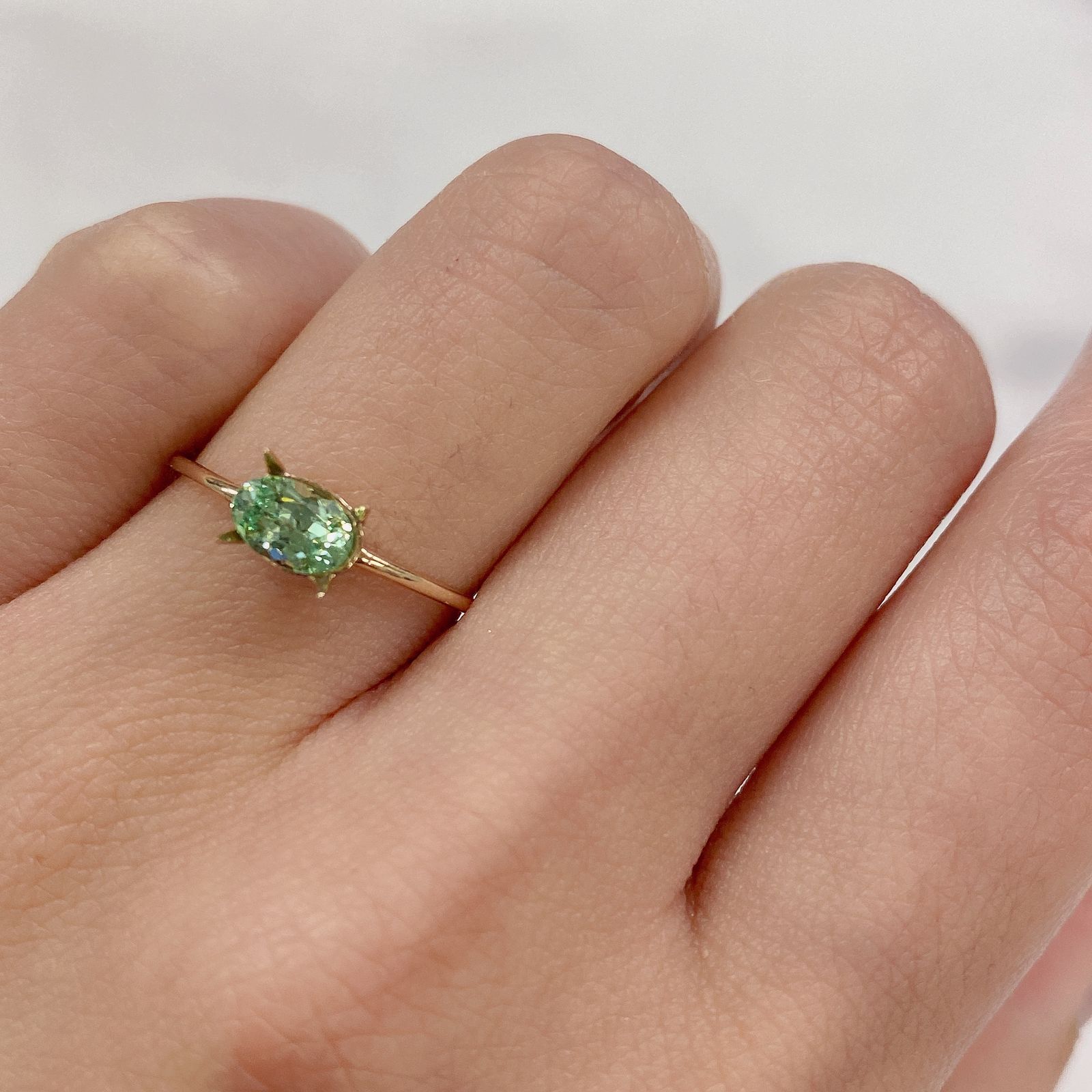 ミントガーネット(宝石名グリーン グロッシュラー・ガーネット) タンザニア産 0.57ct 識別済[210711923]6×4mm前後