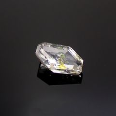 ◇カスタムカット◇オイルインクォーツ パキスタン産 0.78ct / 8.6x5.5mm前後 [240218544]