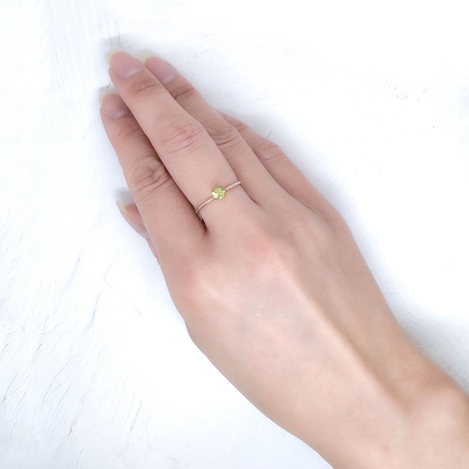 スフェーン(宝石名スフェーン)マダガスカル産 識別済 0.30ct / 3.9x3.9mm前後 [251231367]