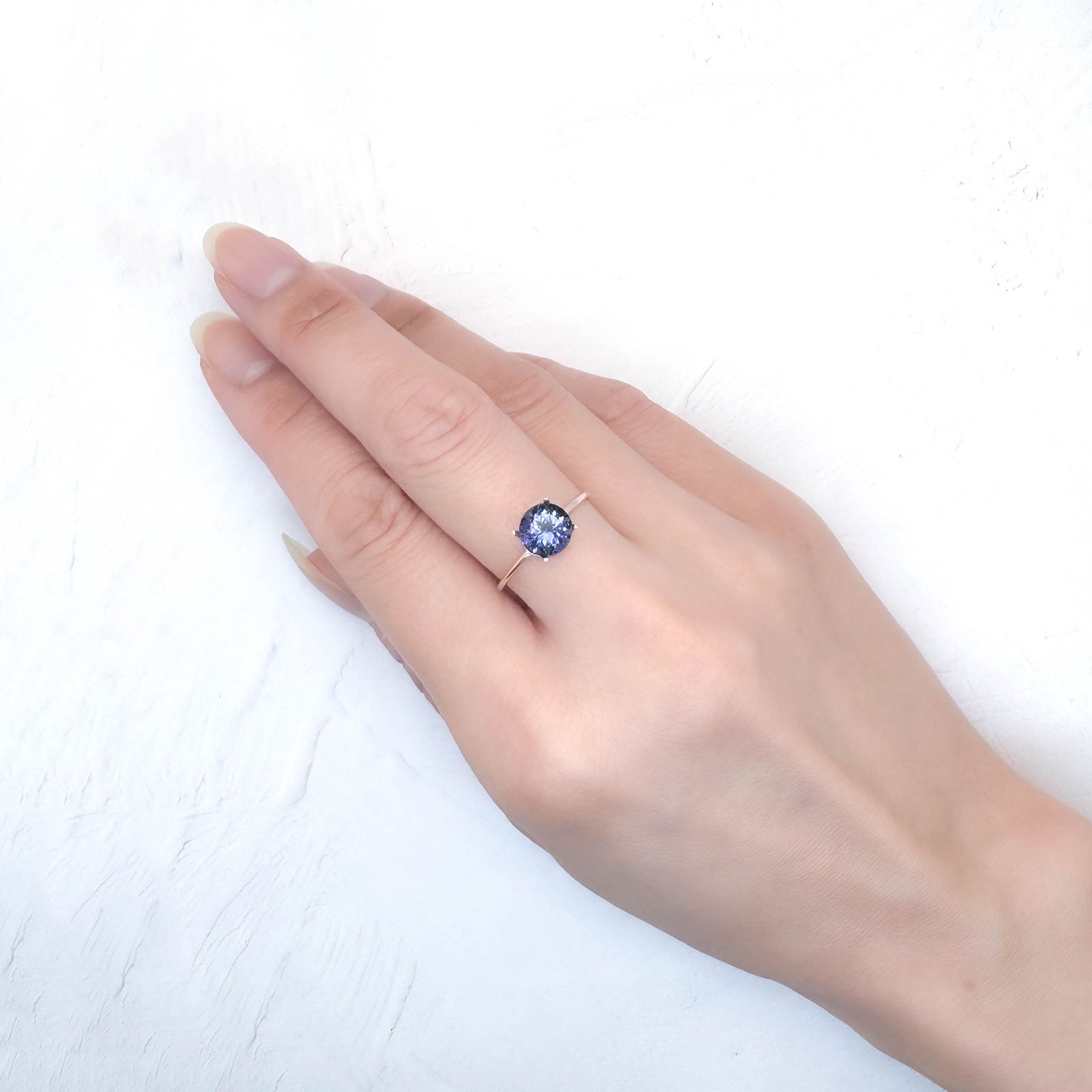 タンザナイト(宝石名タンザナイト)タンザニア産 識別済 1.36ct / 7x7mm前後 [251031241]