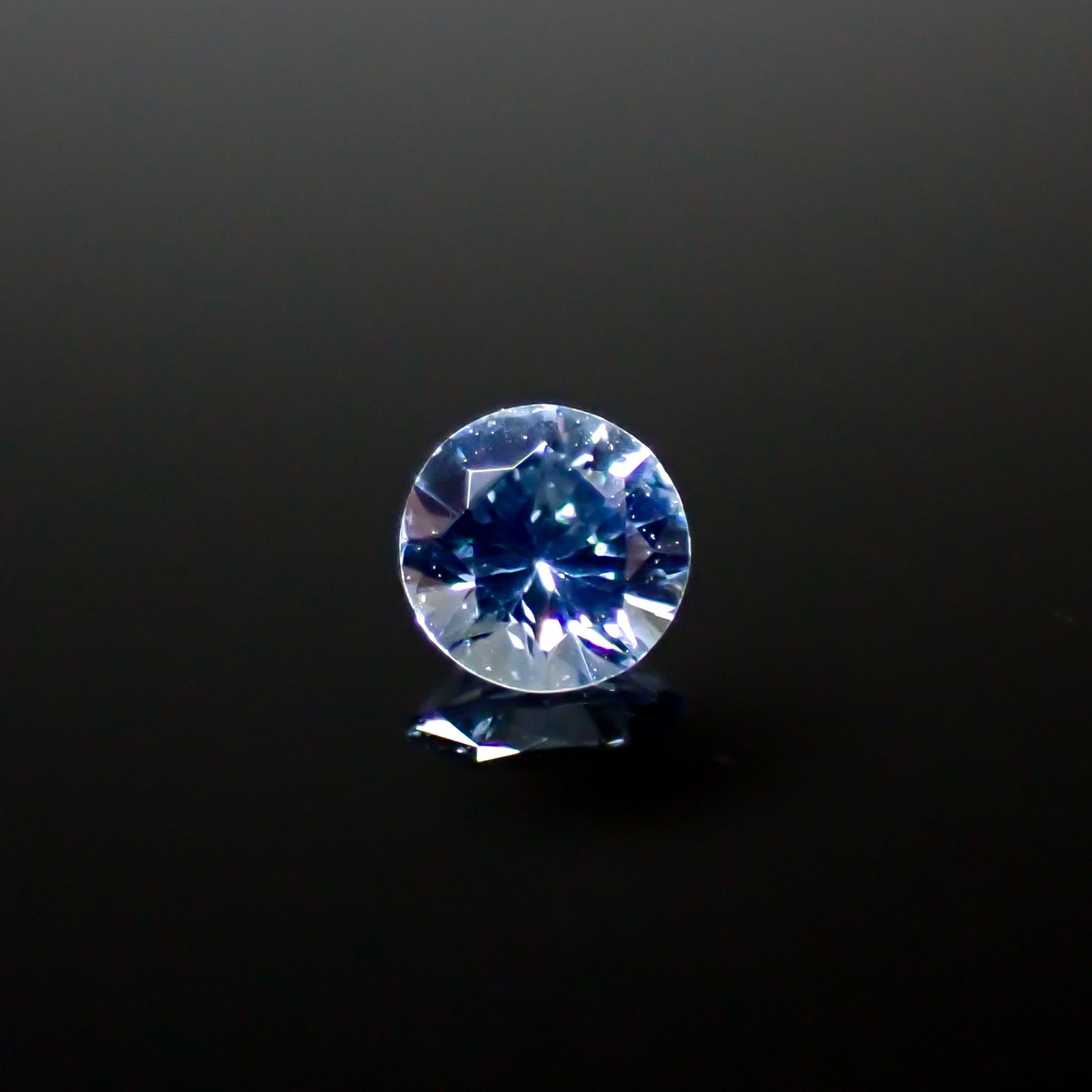 アイスブルーサファイア スリランカ産 0.19ct[240828658]3.5x3.5mm前後