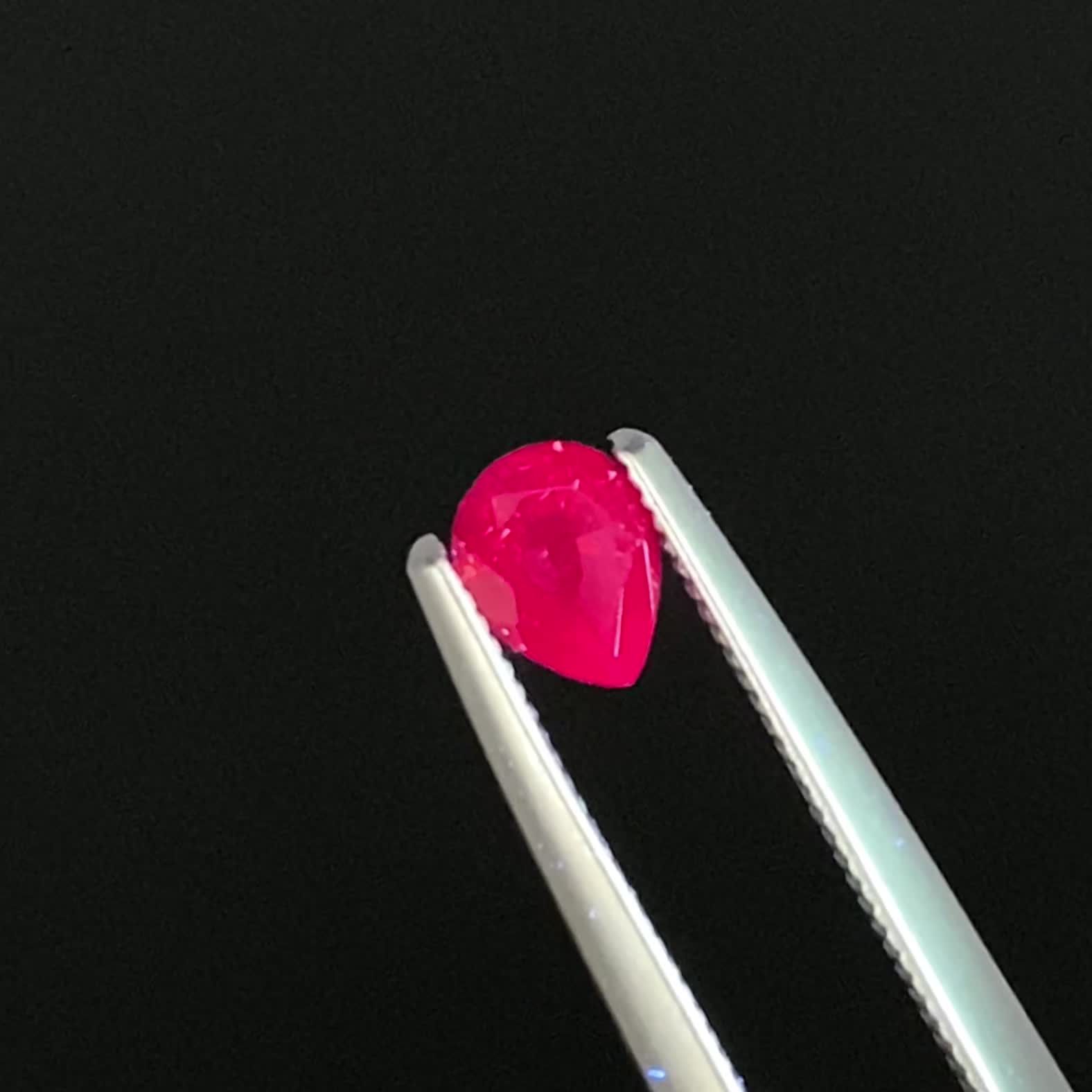 レッドスピネル(宝石名レッド・スピネル)タンザニア産 0.28ct 識別済