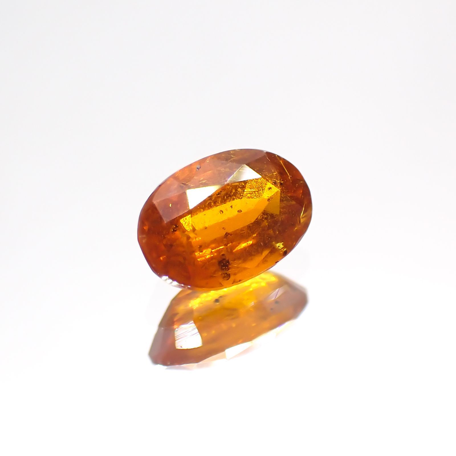 オレンジカイヤナイト(宝石名カイヤナイト) ネパール産 0.63ct 識別済[210310581]6.2×4.2mm前後