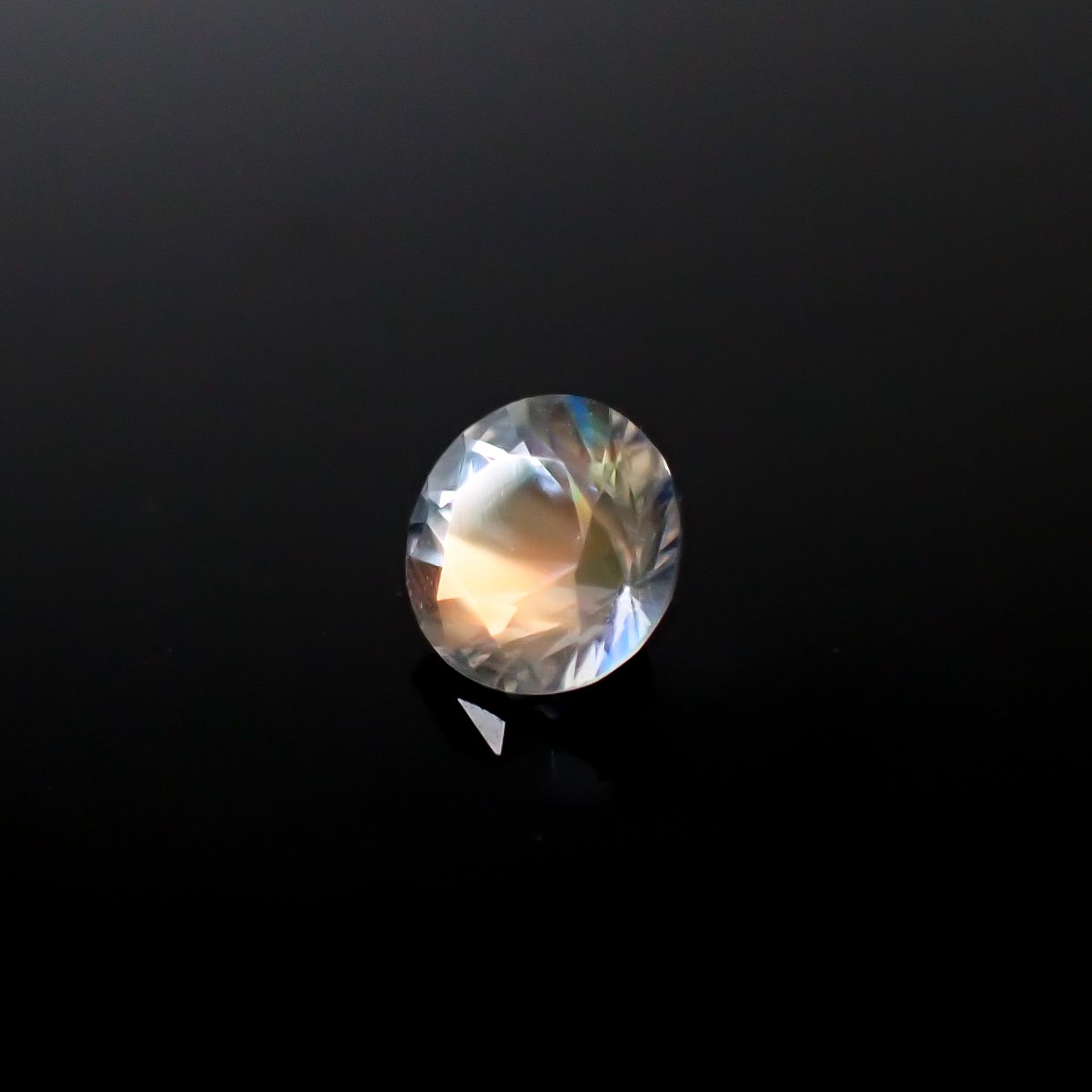 レインボームーンストーン(宝石名ラブラドライト)マダガスカル産 0.32ct 識別済[250129796]4.5x4.5mm前後
