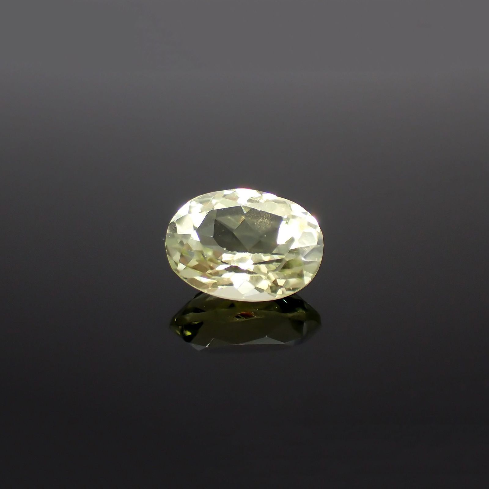 シリマナイト(宝石名シリマナイト)インド産 識別済 1.5ct / 8x6.1mm前後 [211113693]