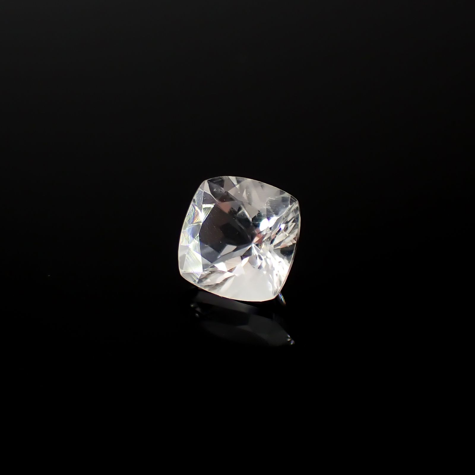ゴッシェナイト パキスタン・ヒマラヤ産 1.36ct[240527459]7.2x7.1mm前後