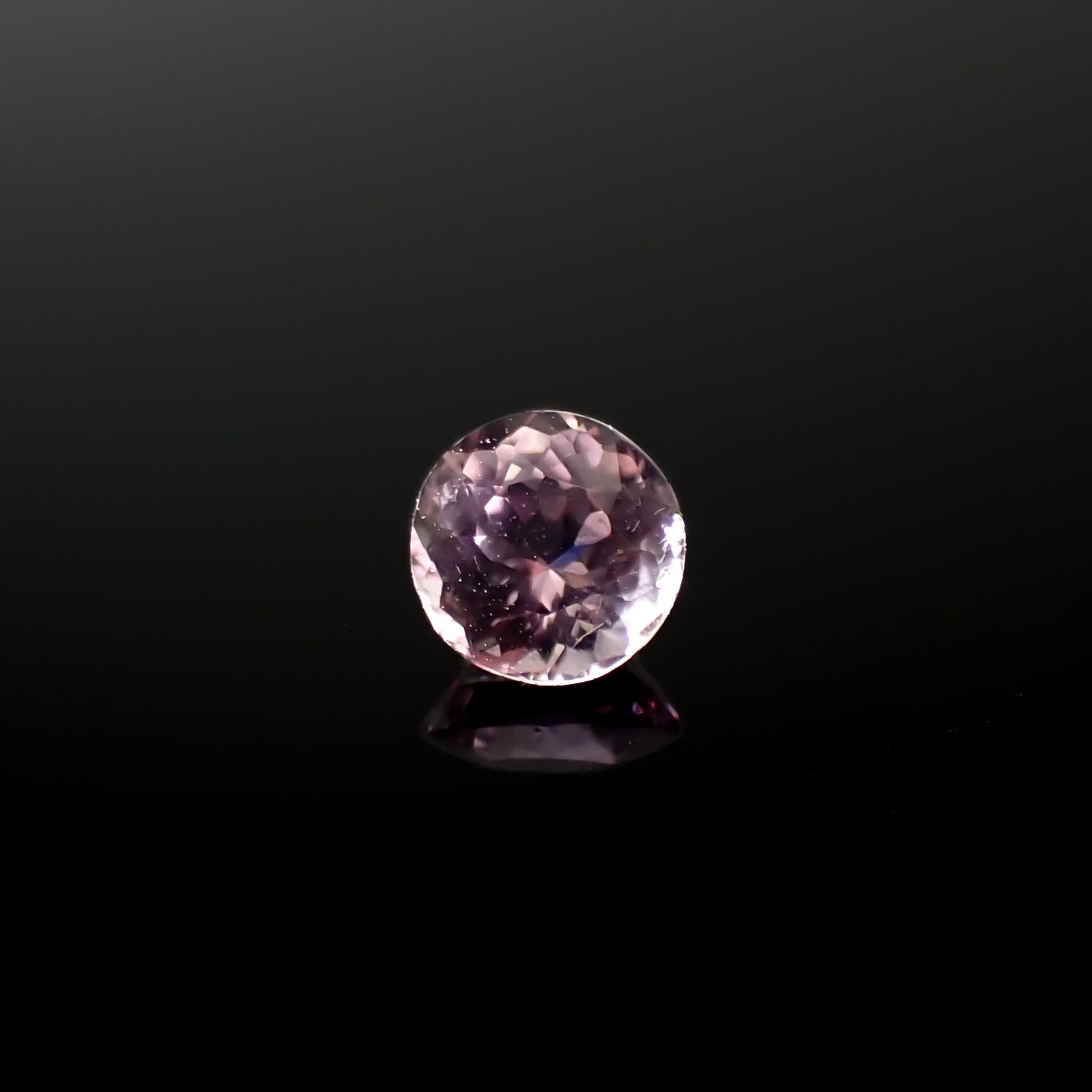 カラーシフト ピンクダイアスポア アフガニスタン産 0.66ct[240326990]5.3x5.2mm前後