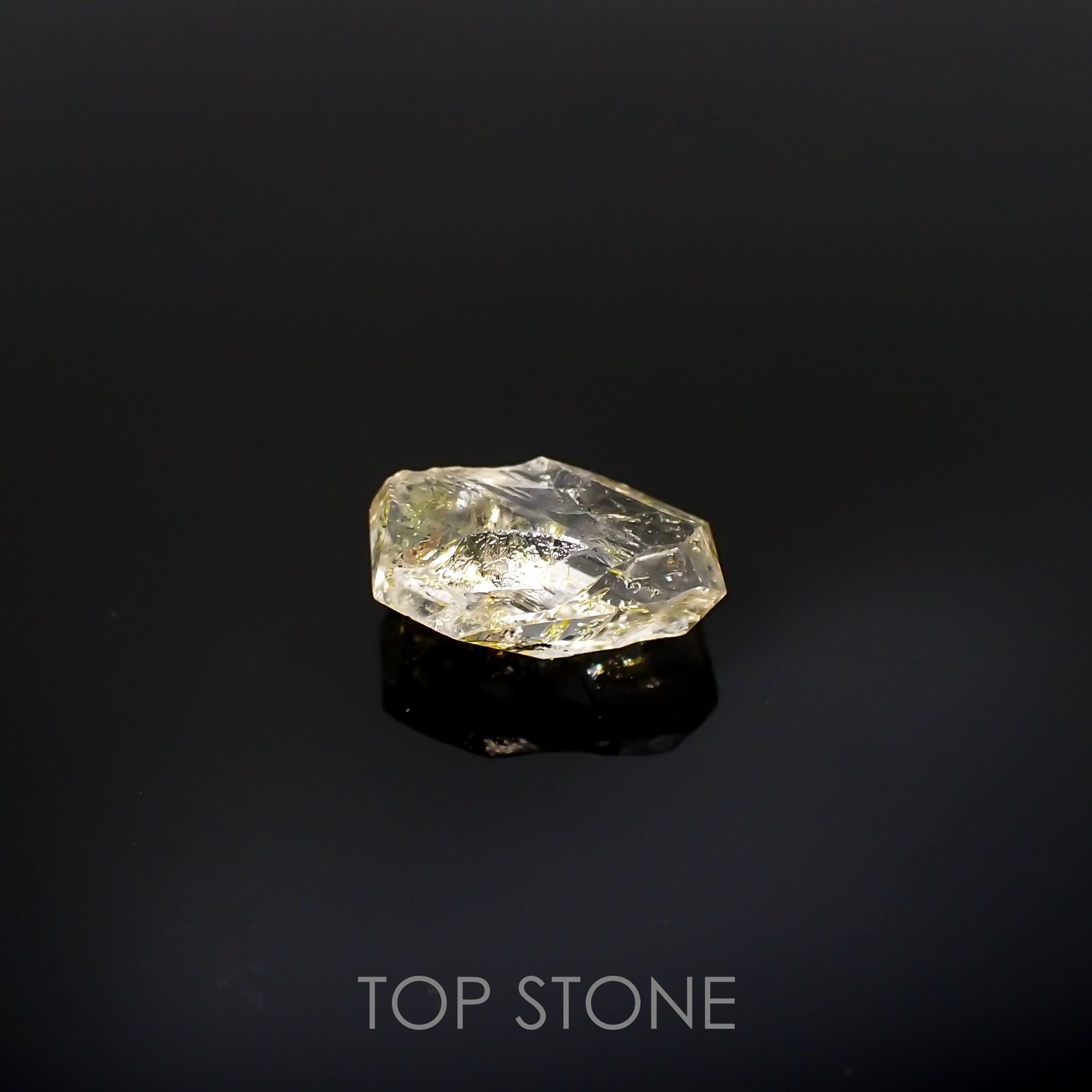 オイルインクォーツ 原石パキスタン産 2.50ct[220515867]10.6x7mm前後