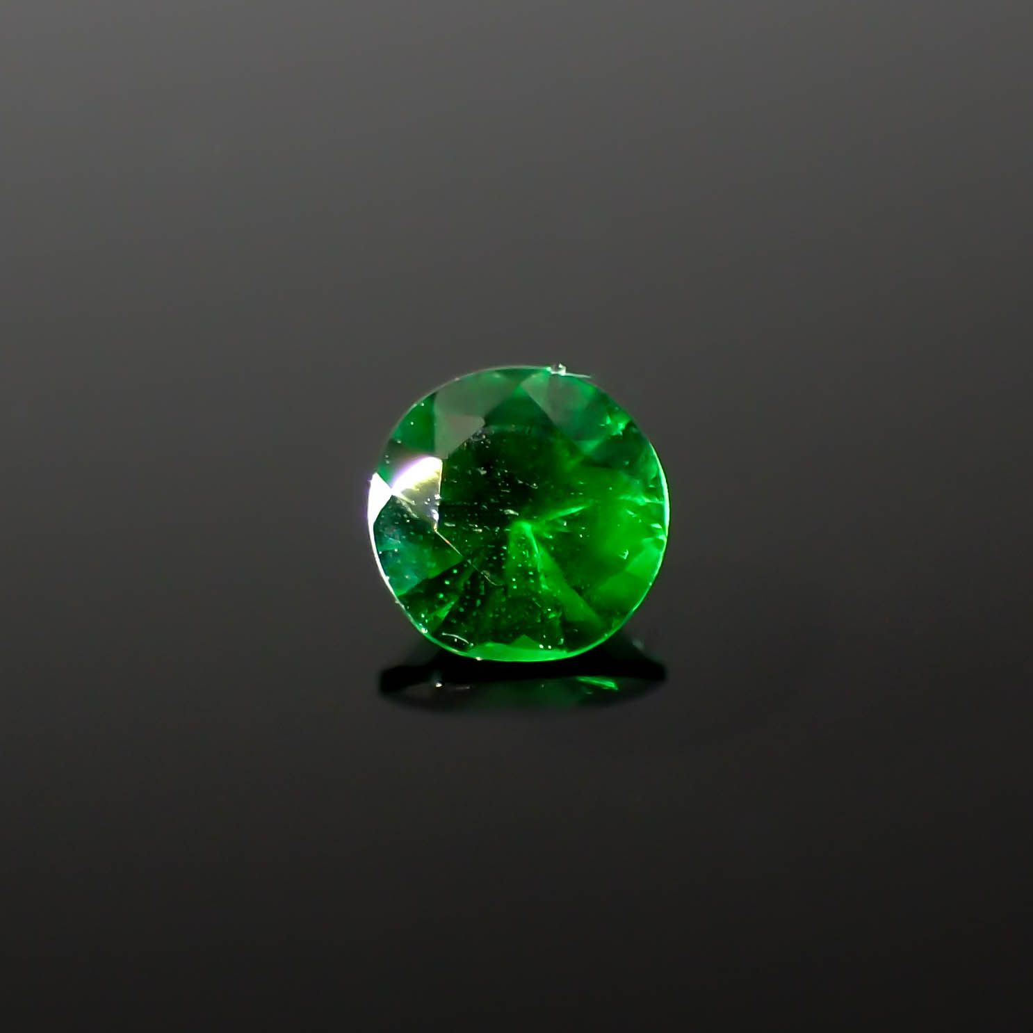 ツァボライト(宝石名グリーン グロッシュラー・ガーネット)タンザニア産 0.12ct 識別済[240226081]3.2x3.2mm前後