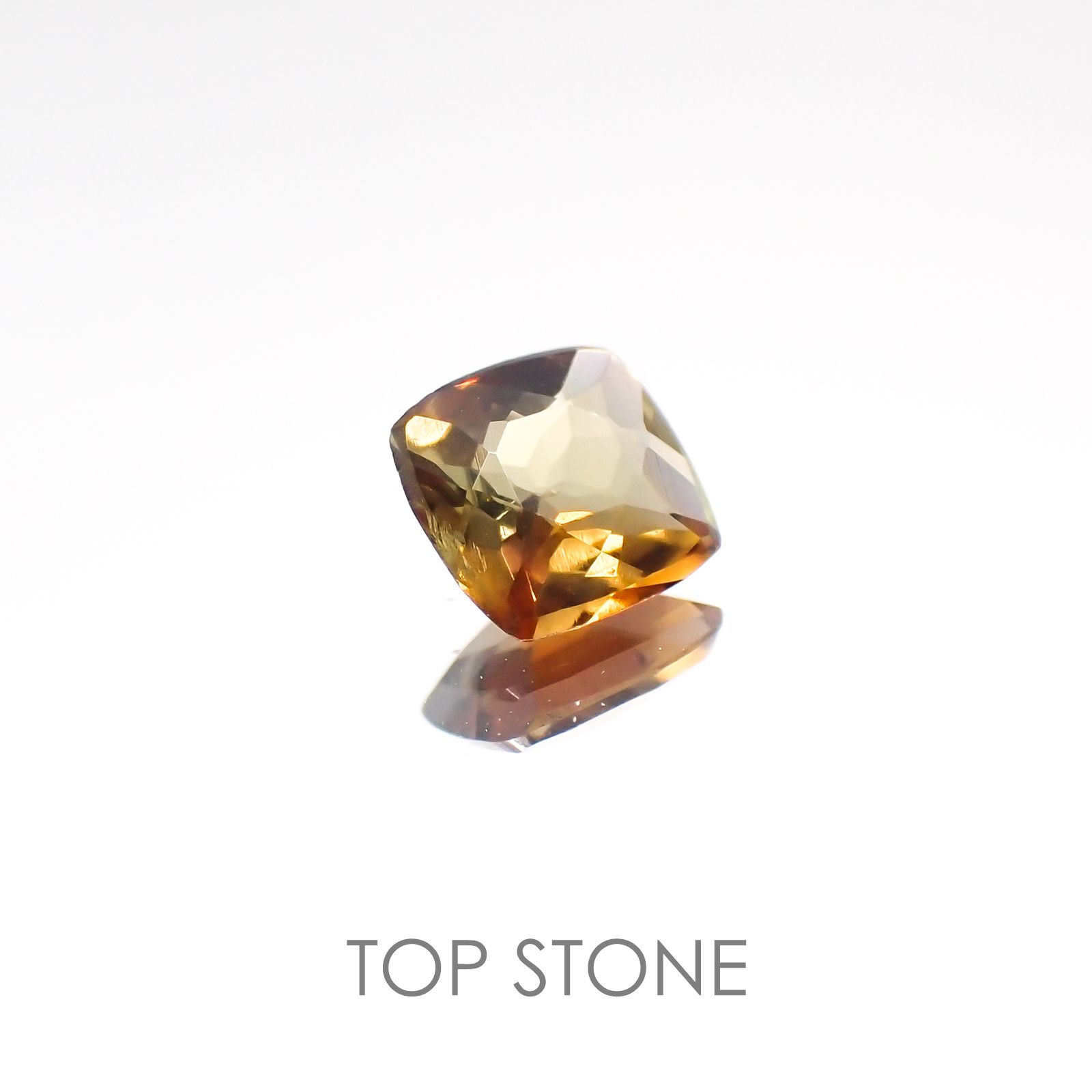 バイカラーアンダリュサイト スリランカ産 ルース 0.39ct[20117473]4.8×4.7mm前後