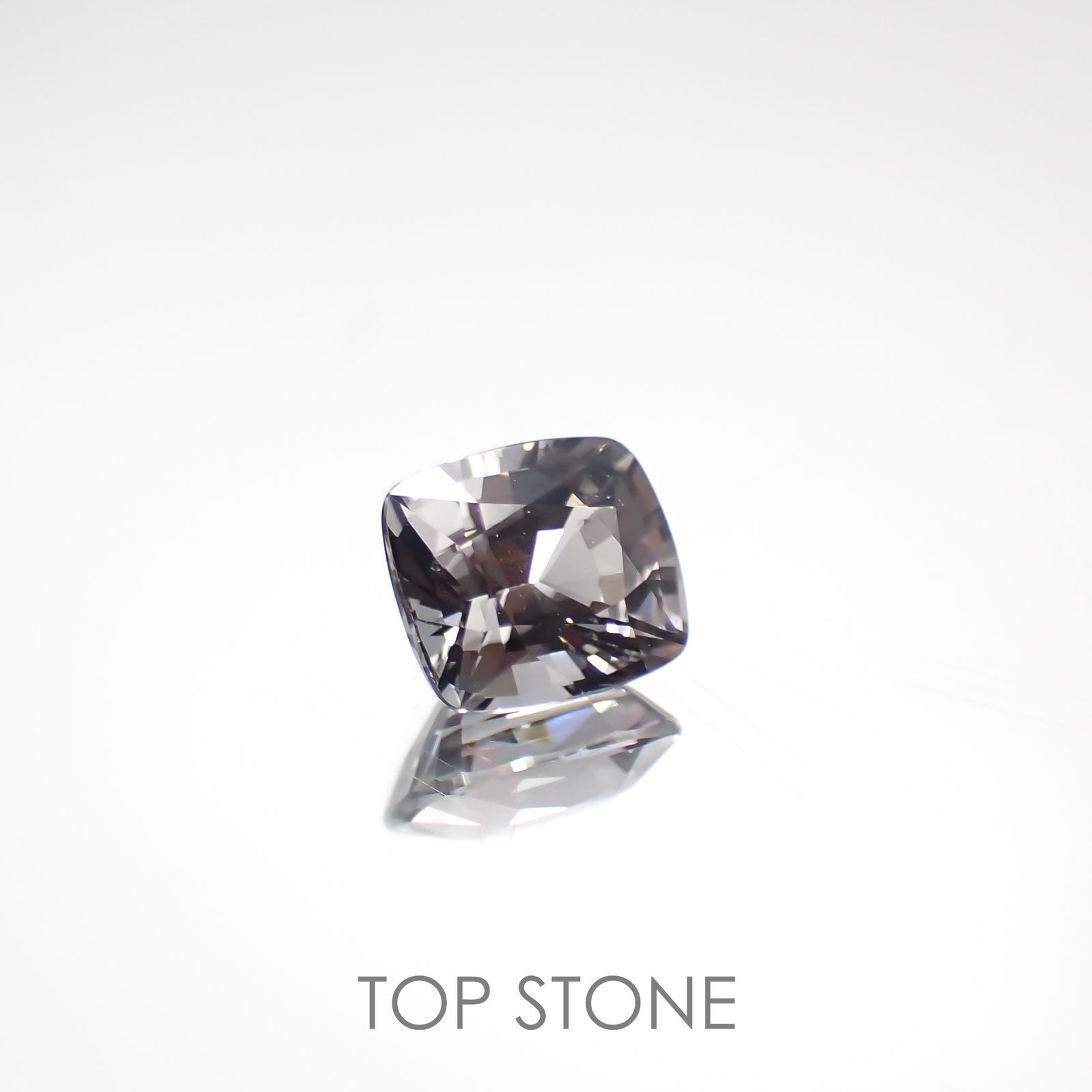 プラチナスピネル ビルマ産 ルース 0.94ct[210611368]5.9×5.2mm前後