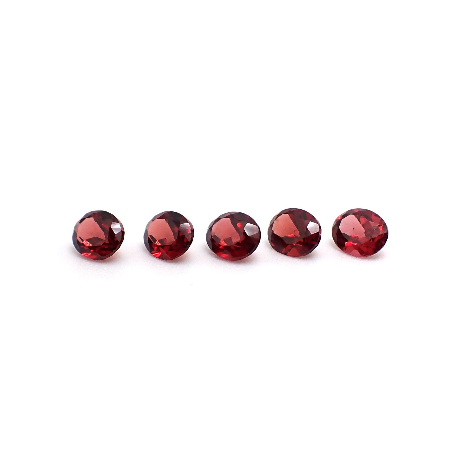 ◇ランダムセレクト◇パイロープアルマンディンガーネット モザンビーク産 約0.40ct / 5x4mm前後 [260532206-PAC]