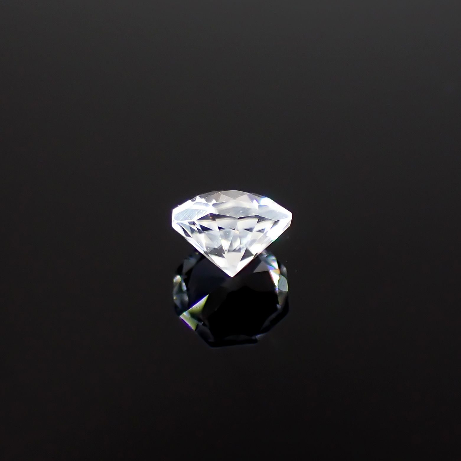 ◇オクタゴンカット◇カラーレスジルコン(宝石名ホワイト・ジルコン)スリランカ/カンボジア産 識別済 0.83ct / 5x4.9mm前後 [251231382]