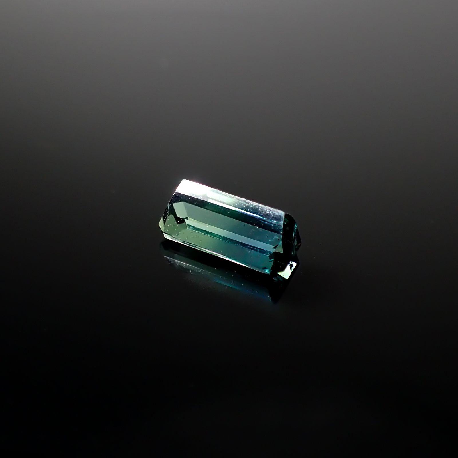 バイカラートルマリン アフガニスタン産 1.29ct [241029403]8.8x4mm前後