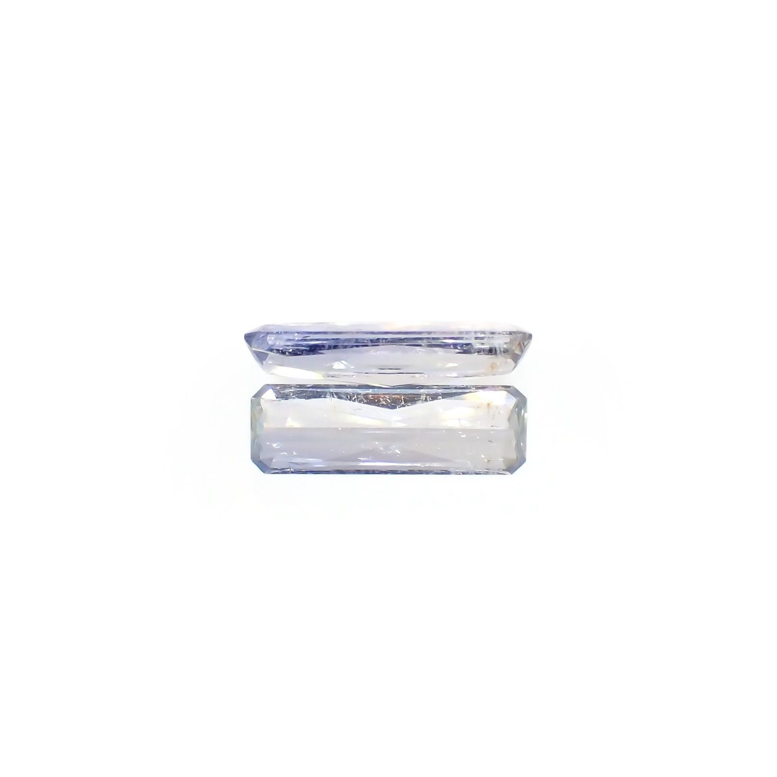 ジェレメジェバイト(宝石名エレメジェバイト)ナミビア産 ソ付(彩珠) 0.904ct / 11.4x3.6mm前後 [220616455]