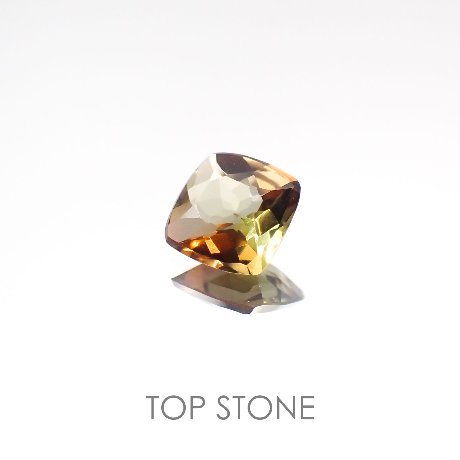 バイカラーアンダリュサイト スリランカ産 ルース 0.39ct[20117473]4.8×4.7mm前後