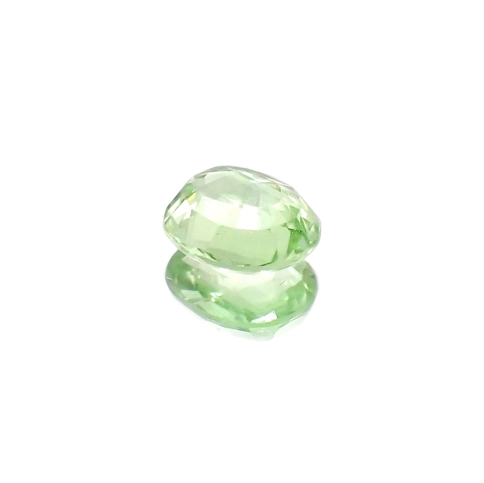 ミントガーネット(宝石名グリーン グロッシュラー・ガーネット)タンザニア・メレラニ鉱山産 識別済 1.01ct / 6.5x5.8mm前後 [251022488]