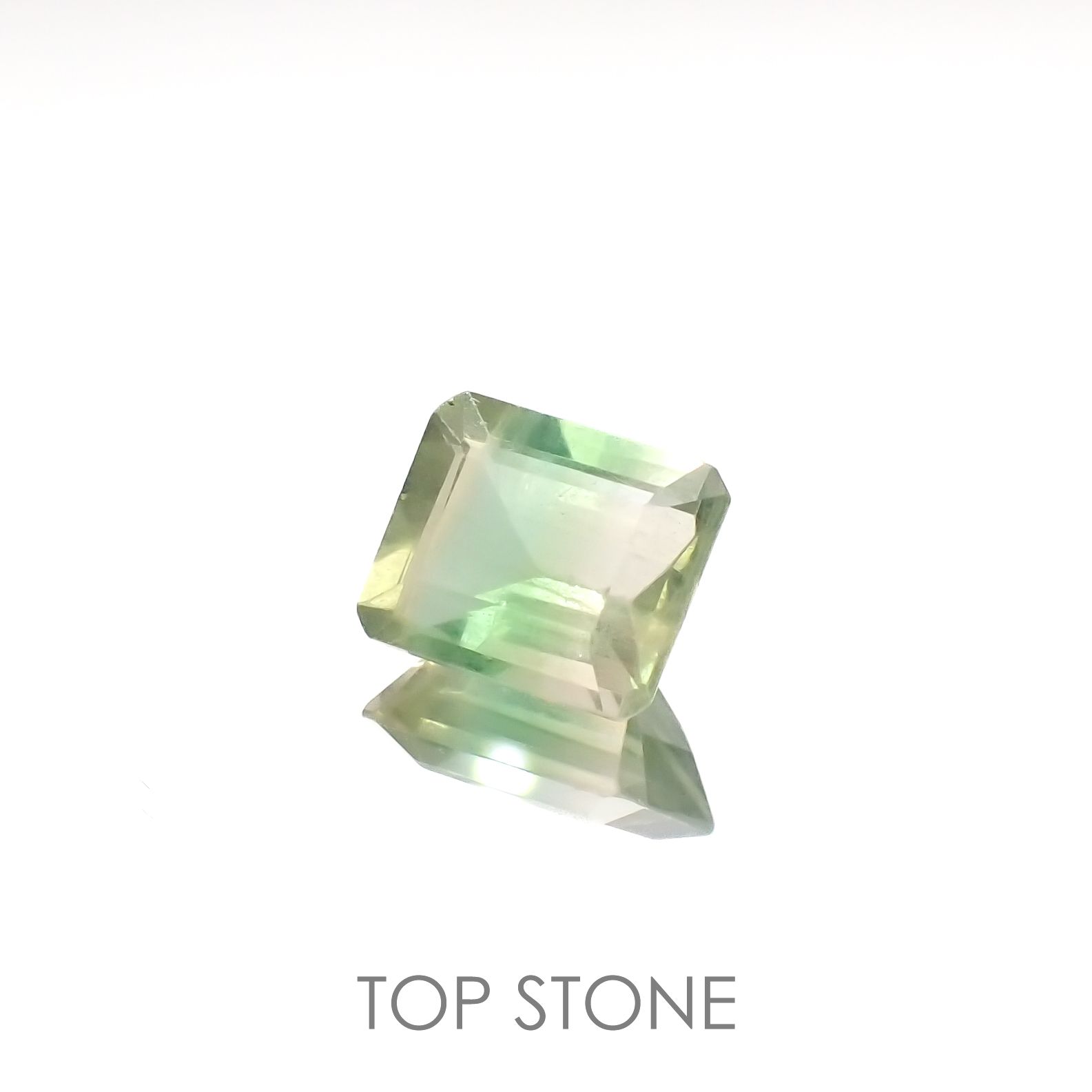 バイカラーフローライト ブラジル産 3.79ct[220917631]9.9x8.1mm前後