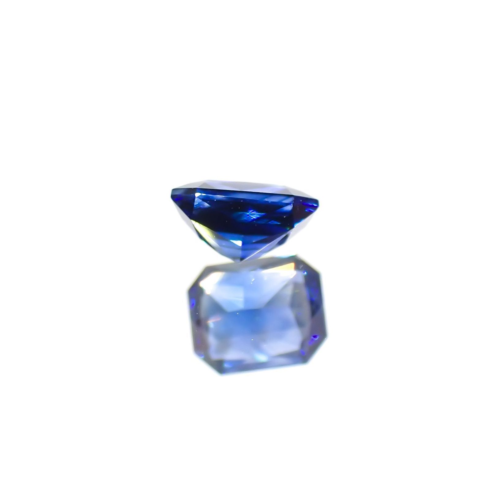 ブルーサファイア 非加熱(宝石名サファイア) マダガスカル産 GIA鑑付 0.52ct / 5x4mm前後 [210310222]