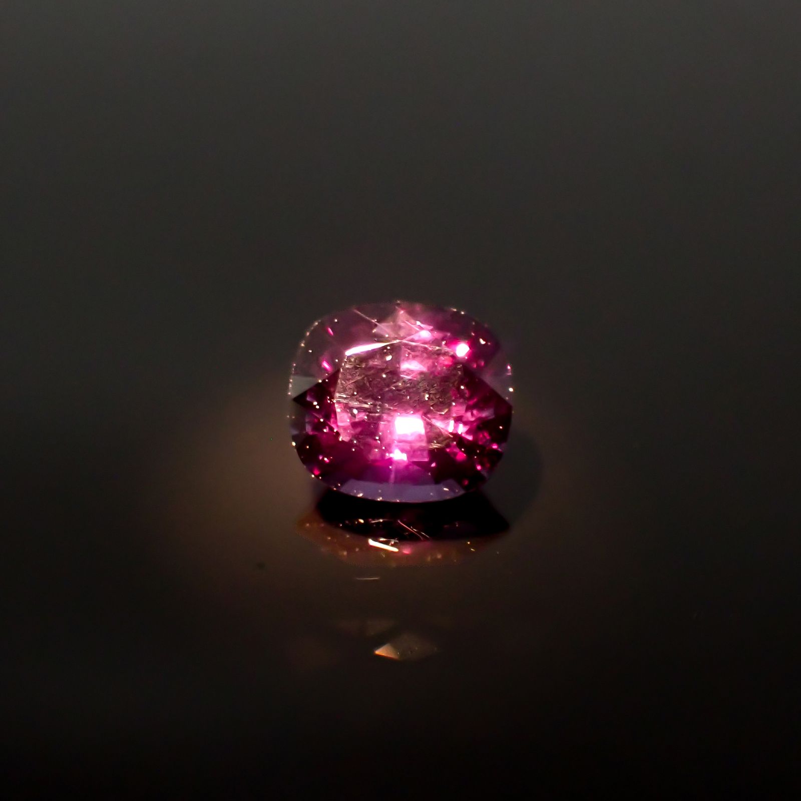 ベキリーブルーガーネット（カラーチェンジガーネット アレキタイプ） マダガスカル・ベキリー産 0.90ct[240628288]5.8x5.2mm前後