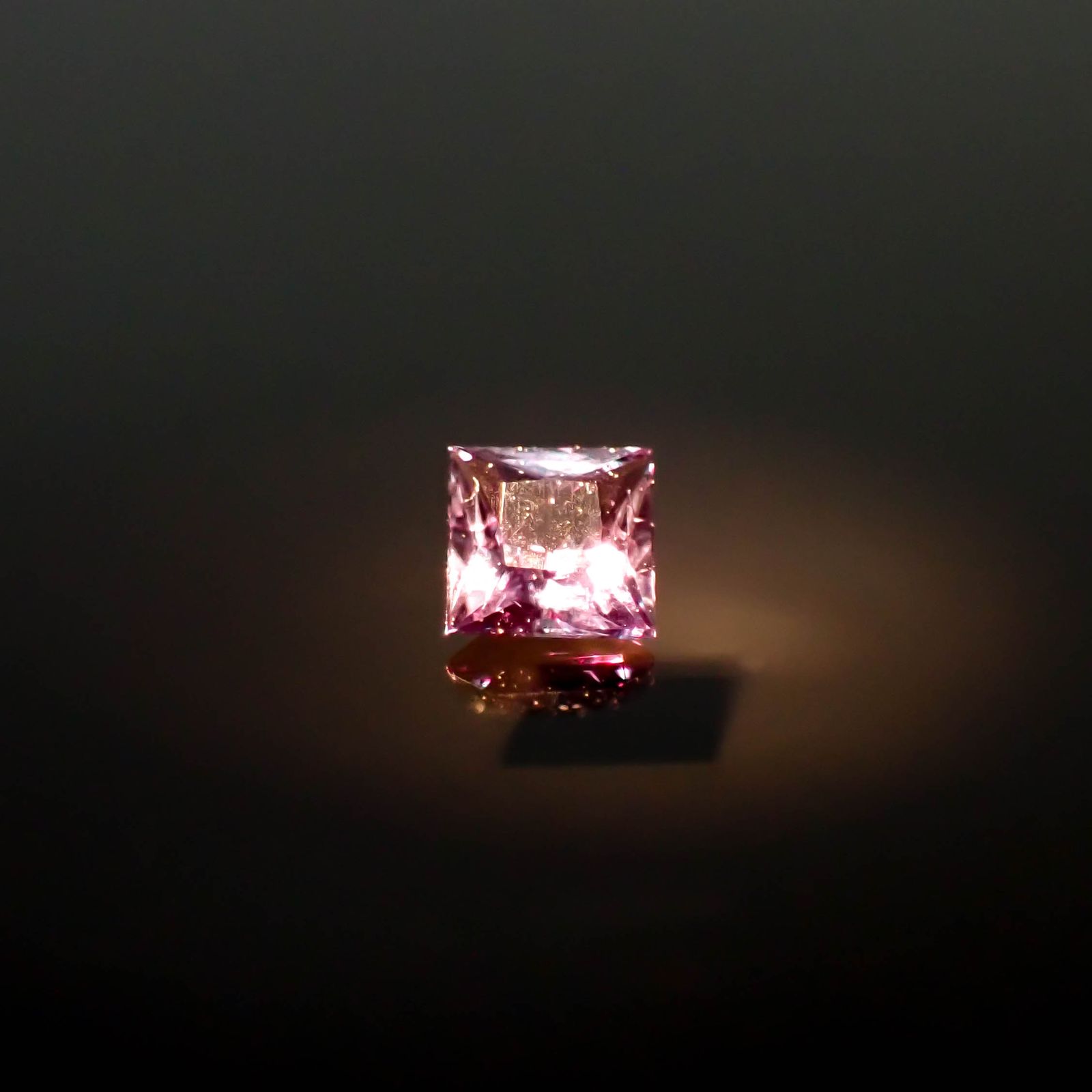 ◇プリンセスカット◇アレキサンドライト ブラジル産/EmeraldMain社製 0.066ct [250330066]2.2x2.2mm前後