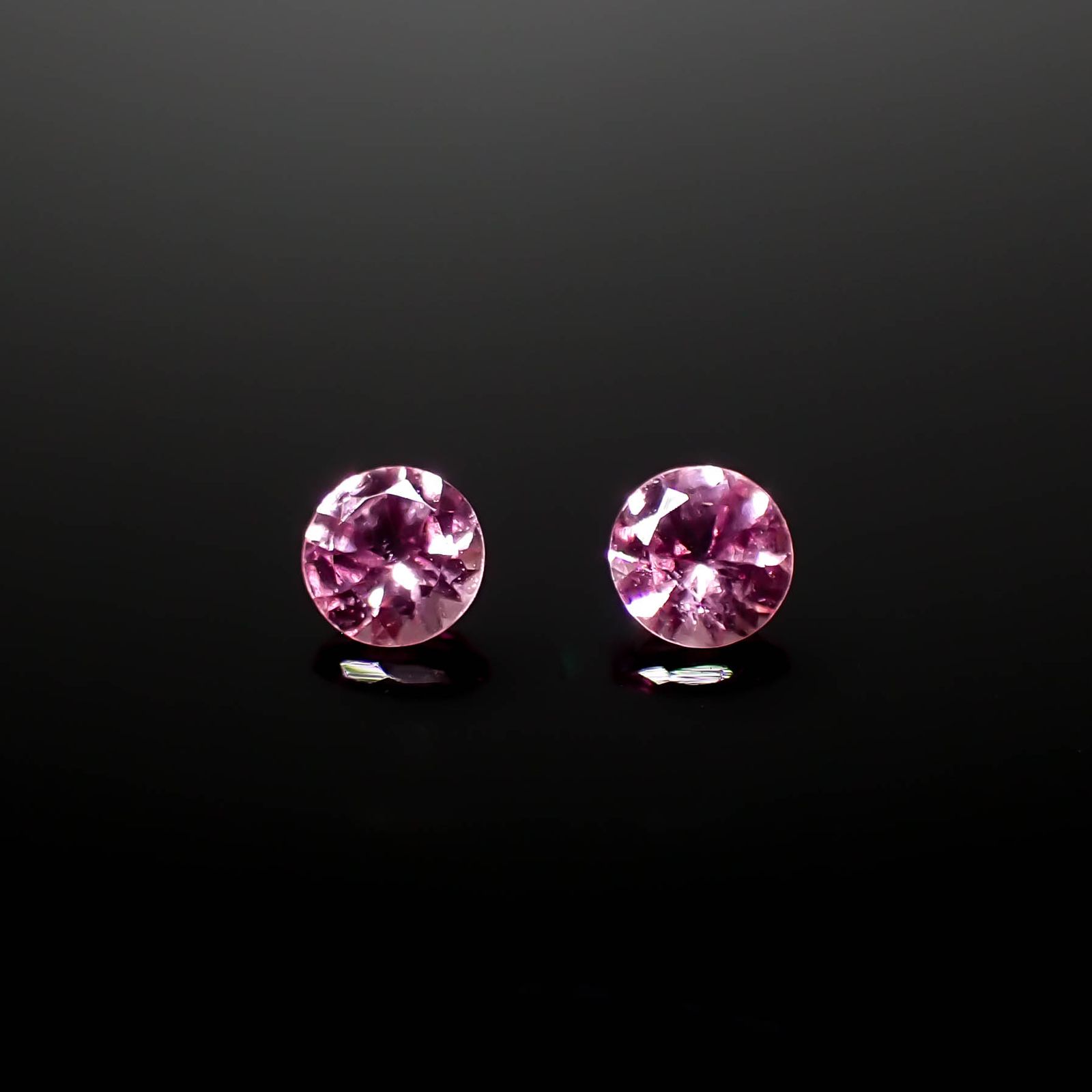 ◇ペアセット◇ピンクスピネル タンザニア産 0.41ct(2pcs合計) [250730793]3.6x3.6mm前後