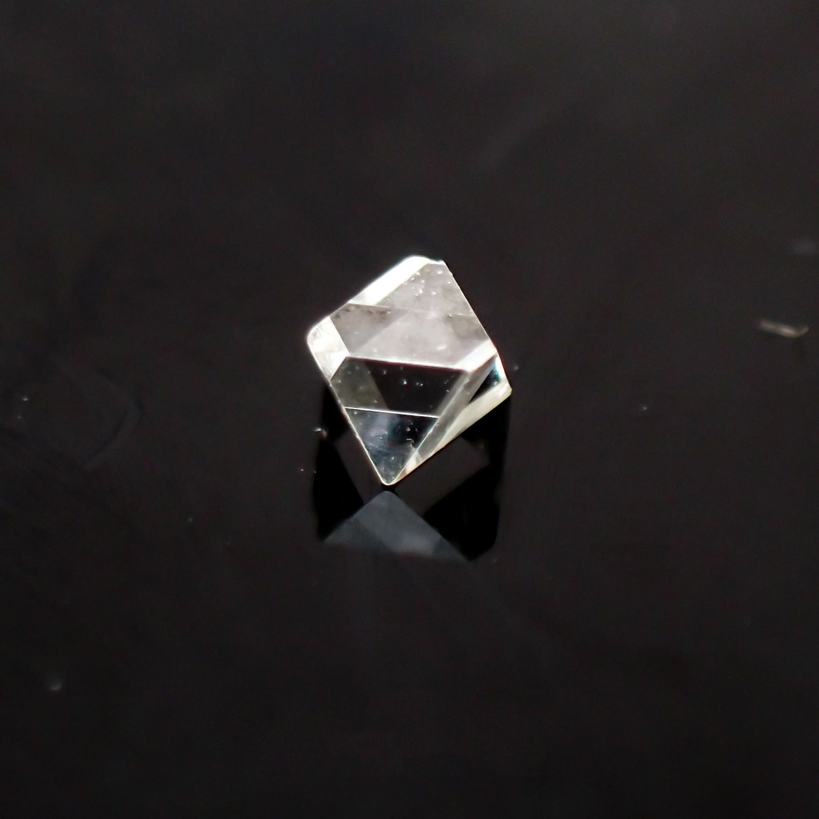 ソーヤブルダイヤモンド 原石 ロシア産 ルース 0.053ct[210410554]2.4×2.4mm前後