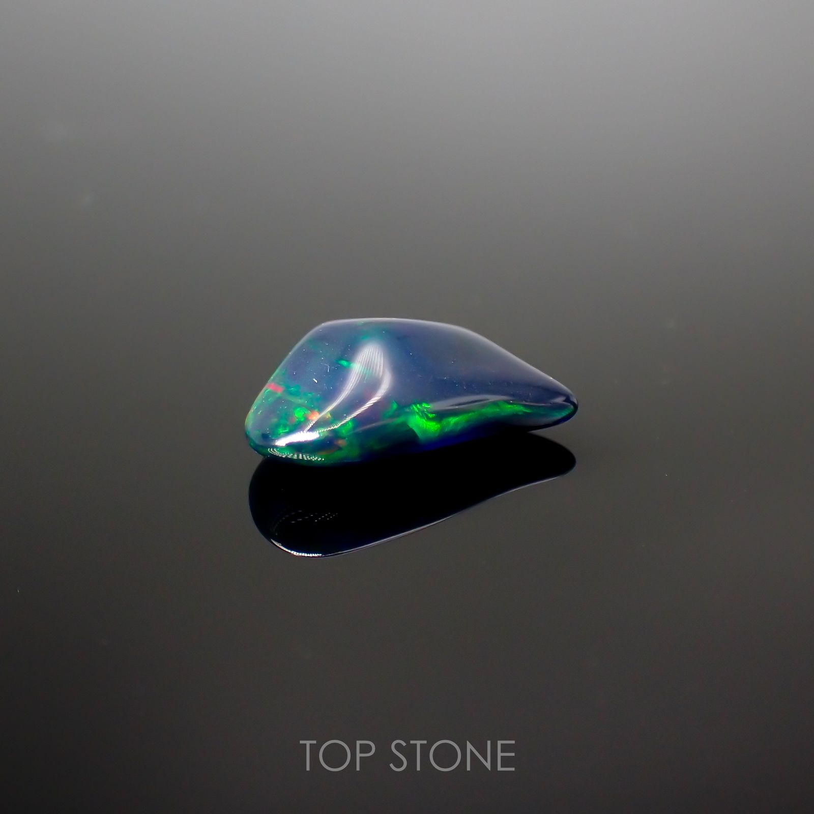 ◇バロック型◇ブラックオパール(宝石名オパール/加熱処理) エチオピア産 1.35ct 識別済[211013504]11.9×7.7mm前後