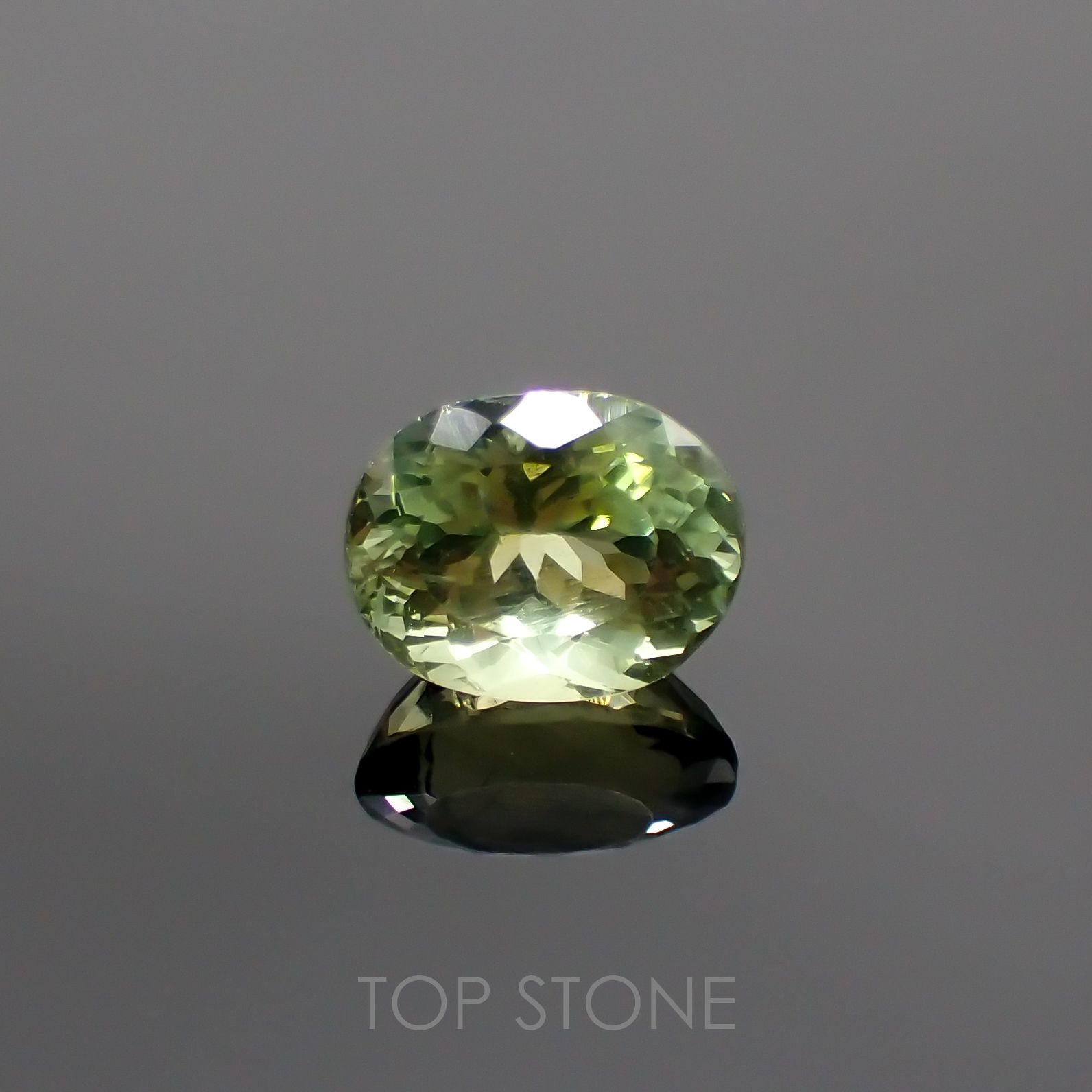 グリーンアパタイト(宝石名アパタイト) マダガスカル産 2.16ct 識別済[211113805]8.6×6.7mm前後