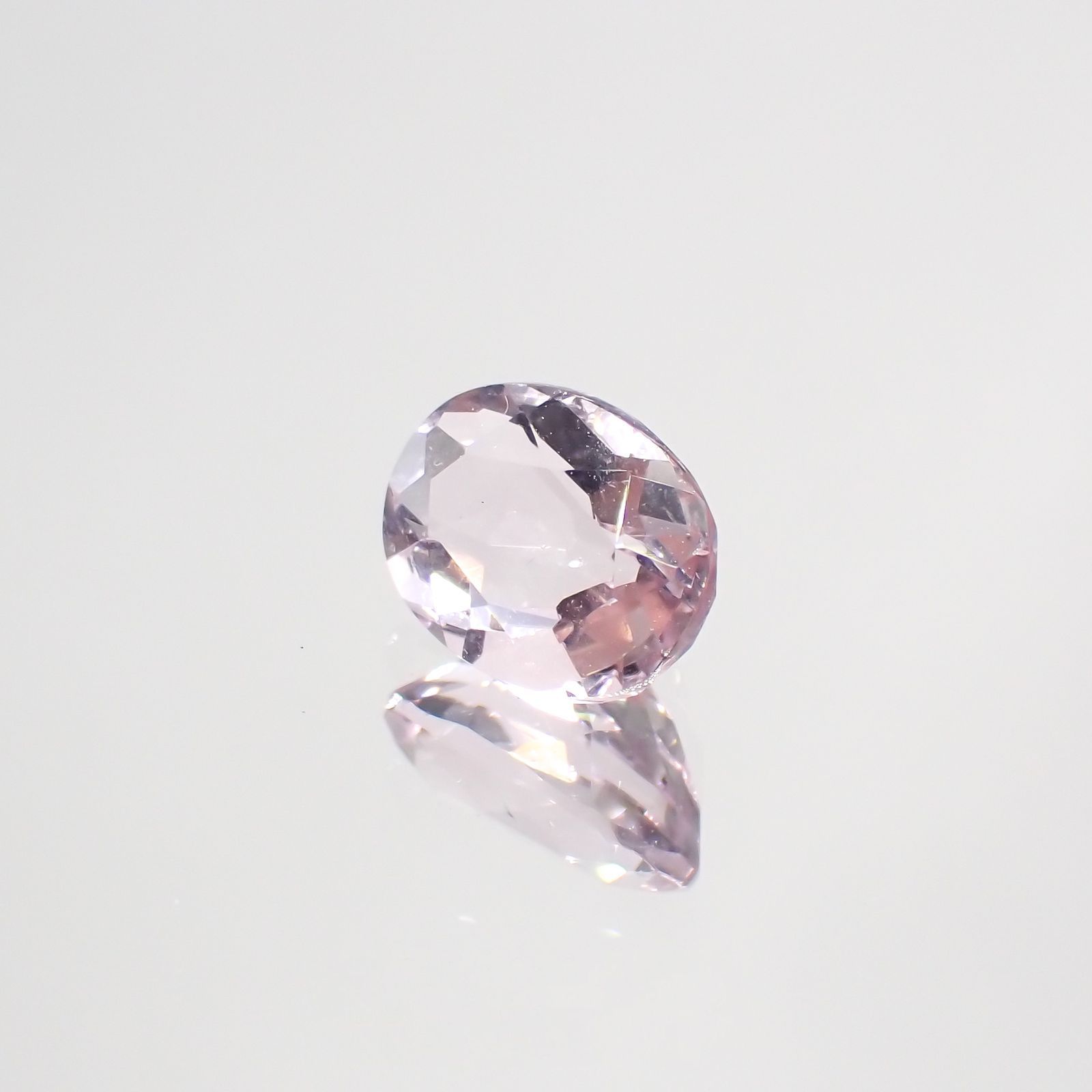 ピンクフローライト(宝石名フルオライト)ブラジル産 1.47ct 識別済[220115128]7.9x6.1mm前後