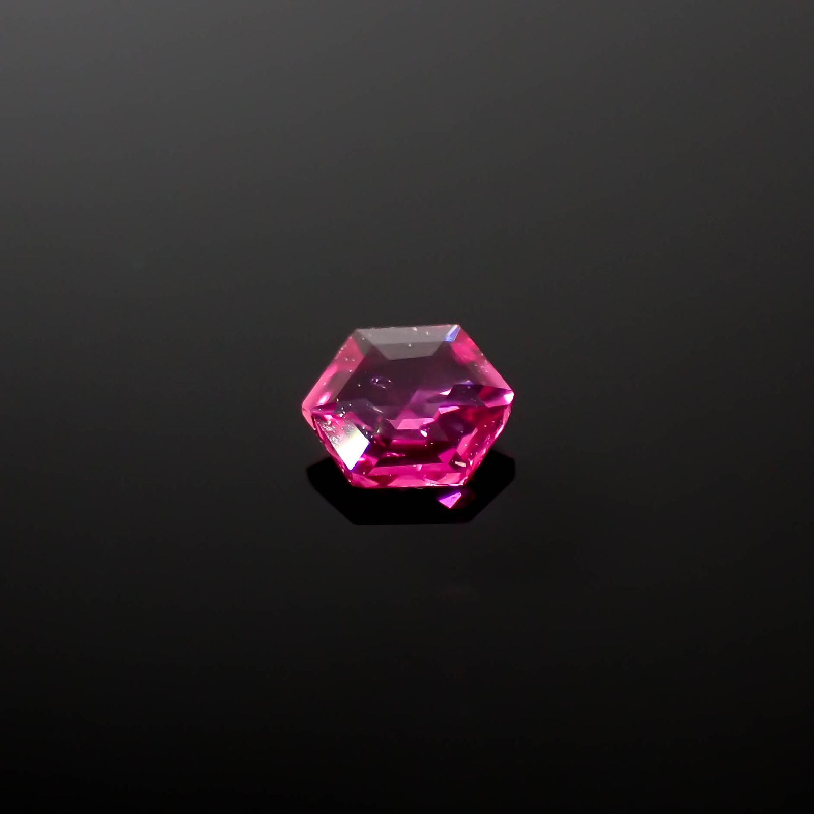 ◇ヘキサゴンカット◇ルビー 非加熱 モザンビーク産 0.12ct[240427103]3x3mm前後