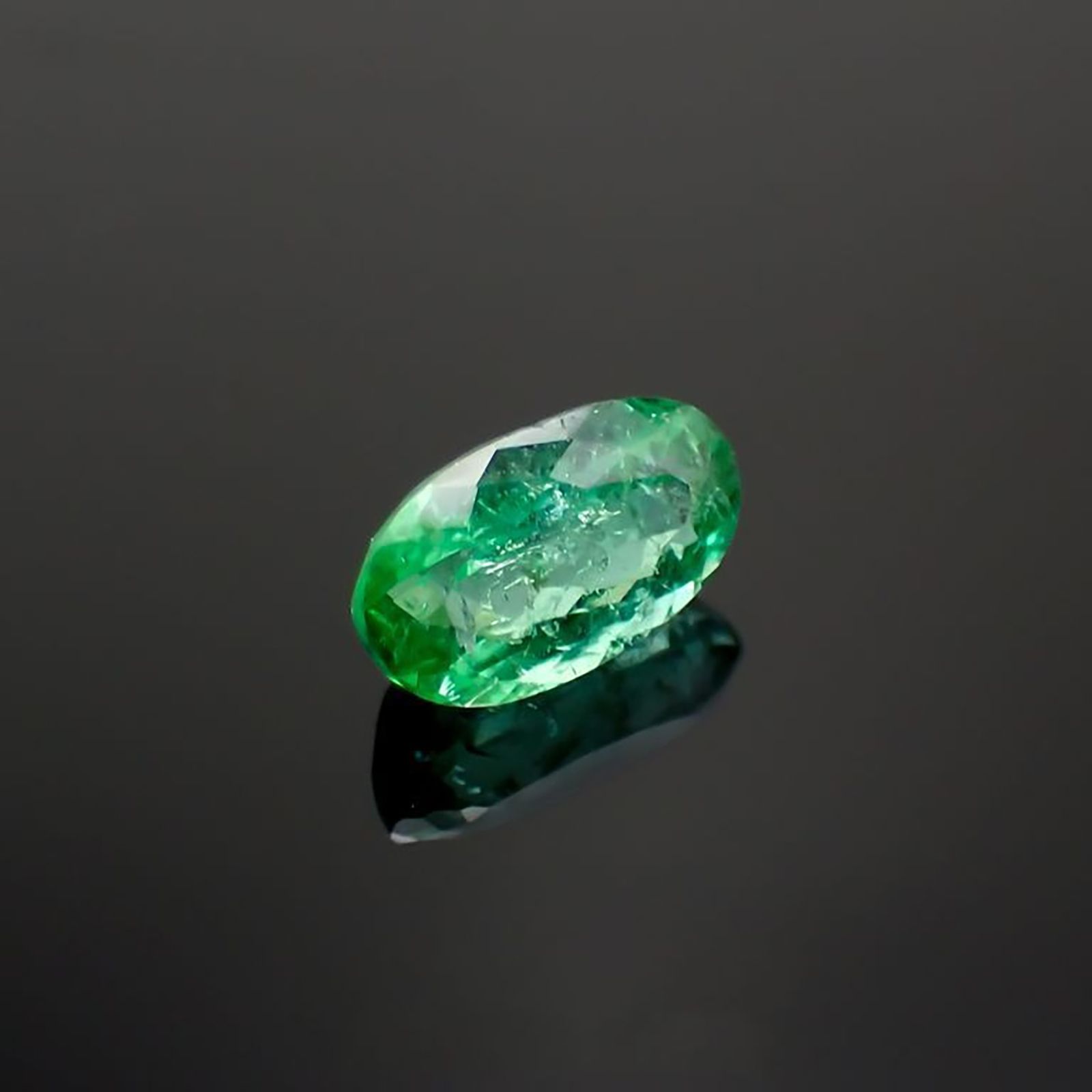 パライバトルマリン(宝石名トルマリン/別名パライバ・トルマリン)ブラジル産 ソ付(宝貴協) 0.675ct / 6.9x4mm前後 [260318784]