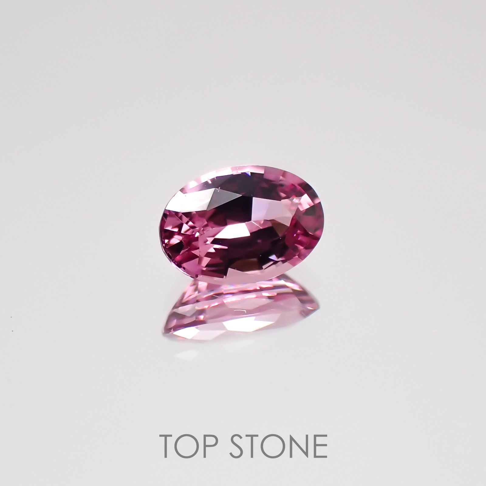 ホットピンクスピネル タンザニア産 ルース 0.25ct[210510856]4.5×3.2mm前後