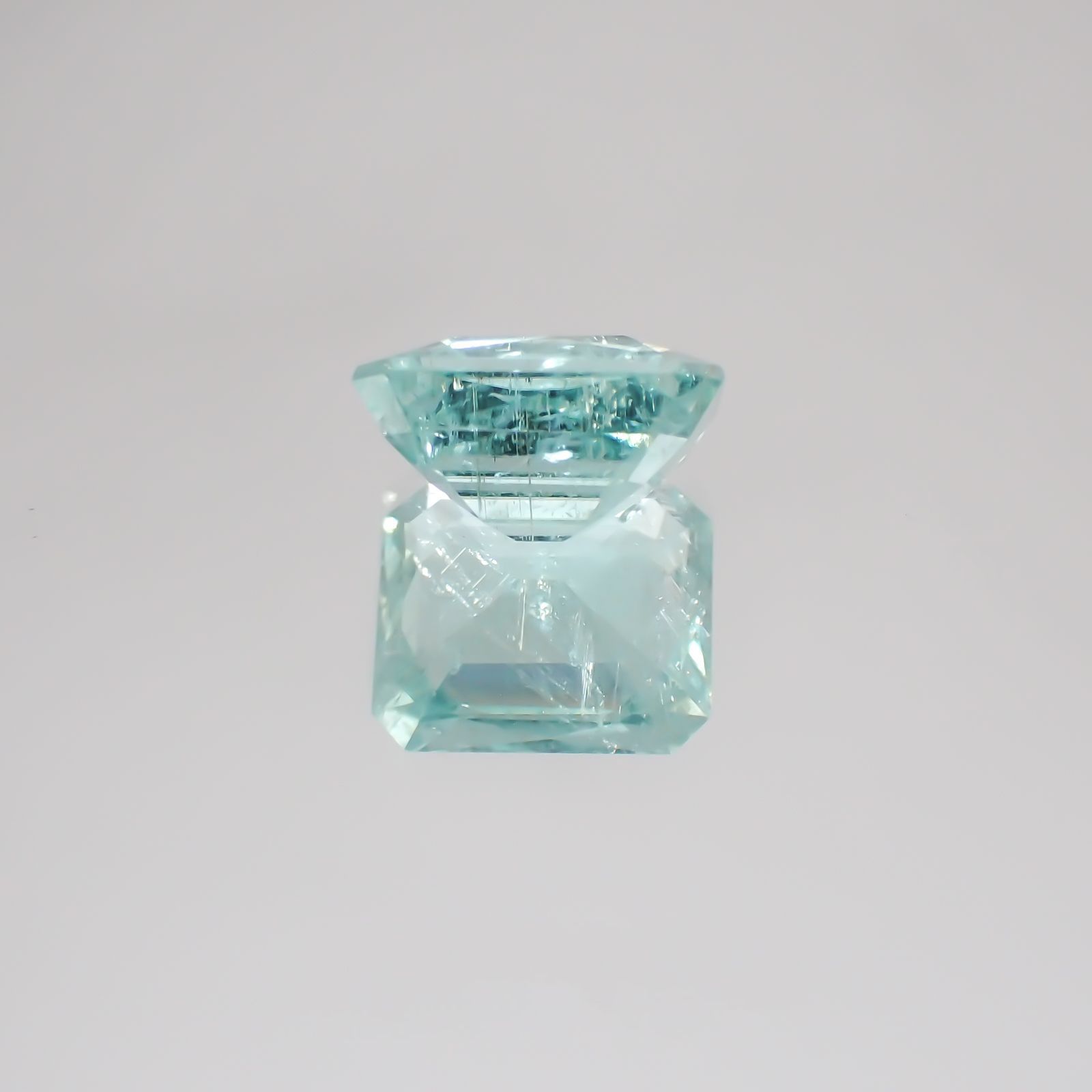 パライバトルマリン(宝石名トルマリン/別名パライバ・トルマリン) モザンビーク産 3.184ct ソ付(宝貴協)[21019385]9.5×8.0mm前後