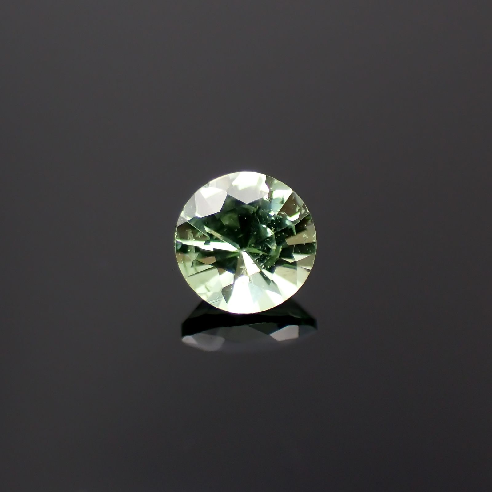 ミントガーネット(宝石名ガーネット)タンザニア産 0.29ct 識別済[230923497]4x4mm前後