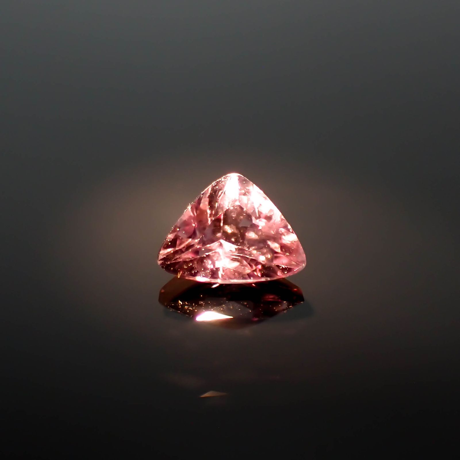 カラーシフト ピンクダイアスポア アフガニスタン産 0.37ct[240326987]5.4x4mm前後