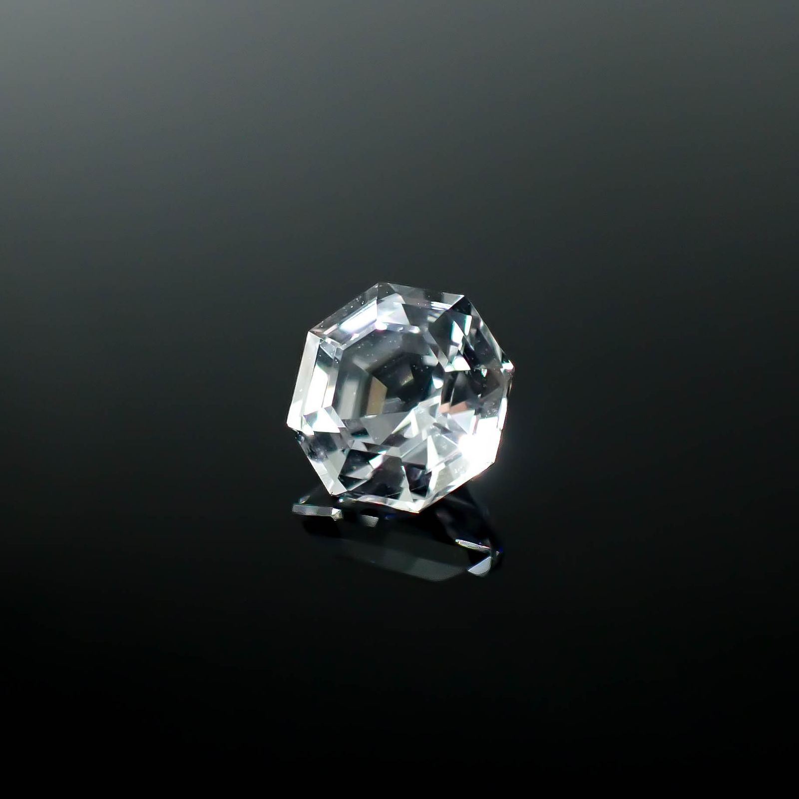 ◇オクタゴンカット◇レムリアンシードクリスタル(保証シール付き) ブラジル産 1.28ct / 7x6.9mm前後 [250730864]