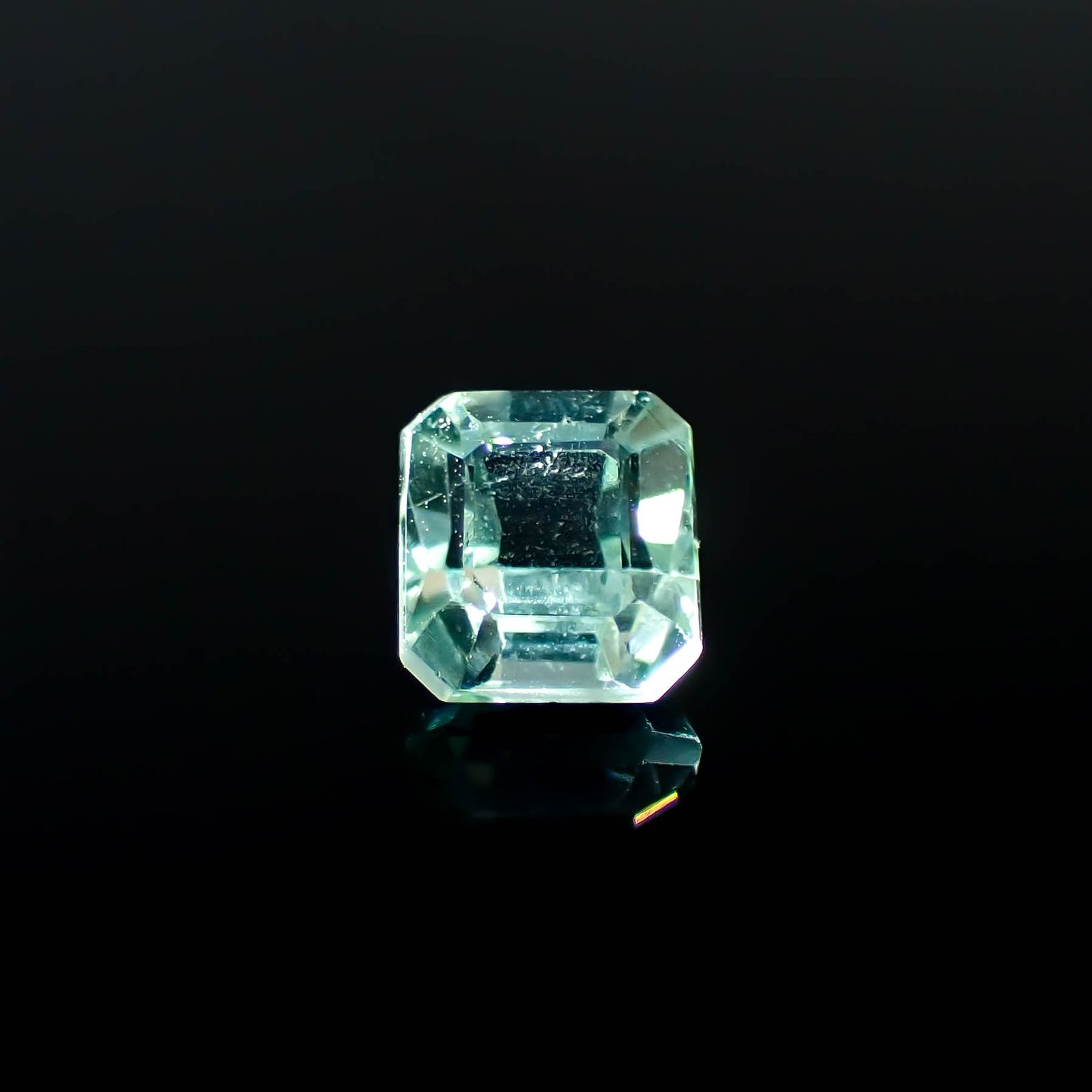 ミントトルマリン アフガニスタン産 0.58ct / 4.5x4.8mm前後 [251031208]