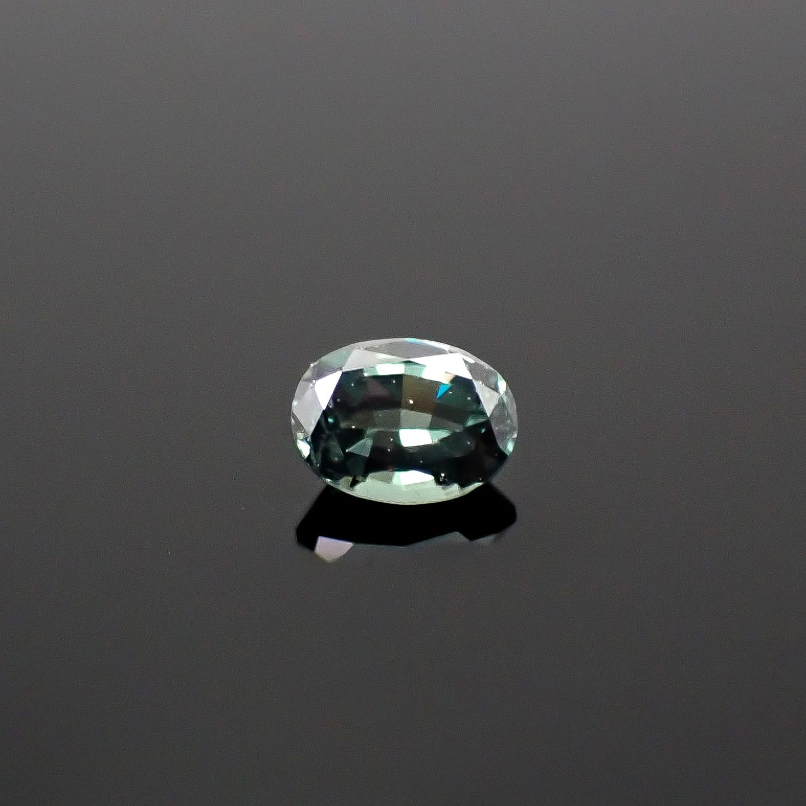 ベキリーブルーガーネット（カラーチェンジガーネット アレキタイプ） マダガスカル・ベキリー産 0.22ct / 4.1x3mm前後 [251231515]