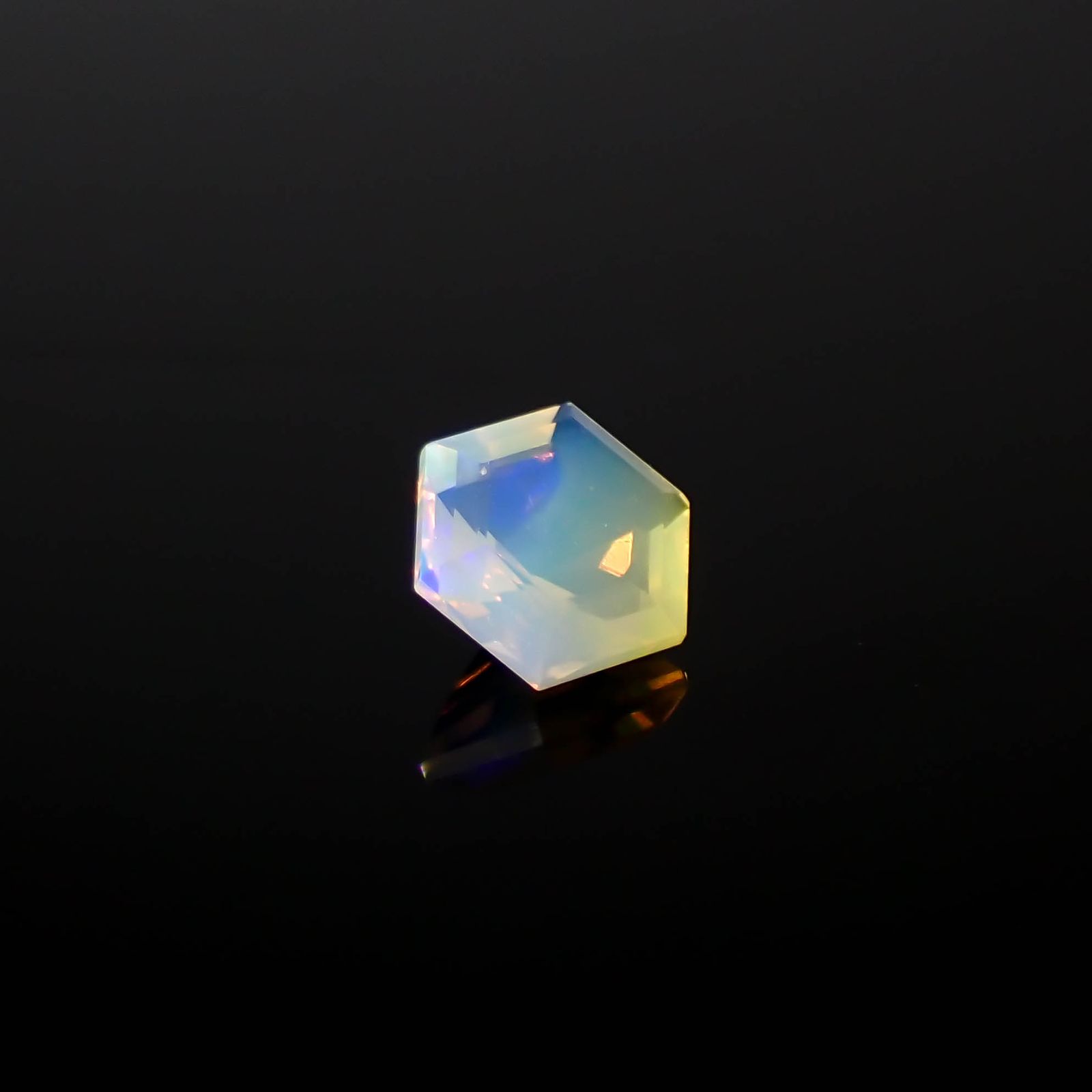 ◇ヘキサゴンカット◇エチオピアオパール エチオピア産 0.22ct[240226217]4.6x4.5mm前後
