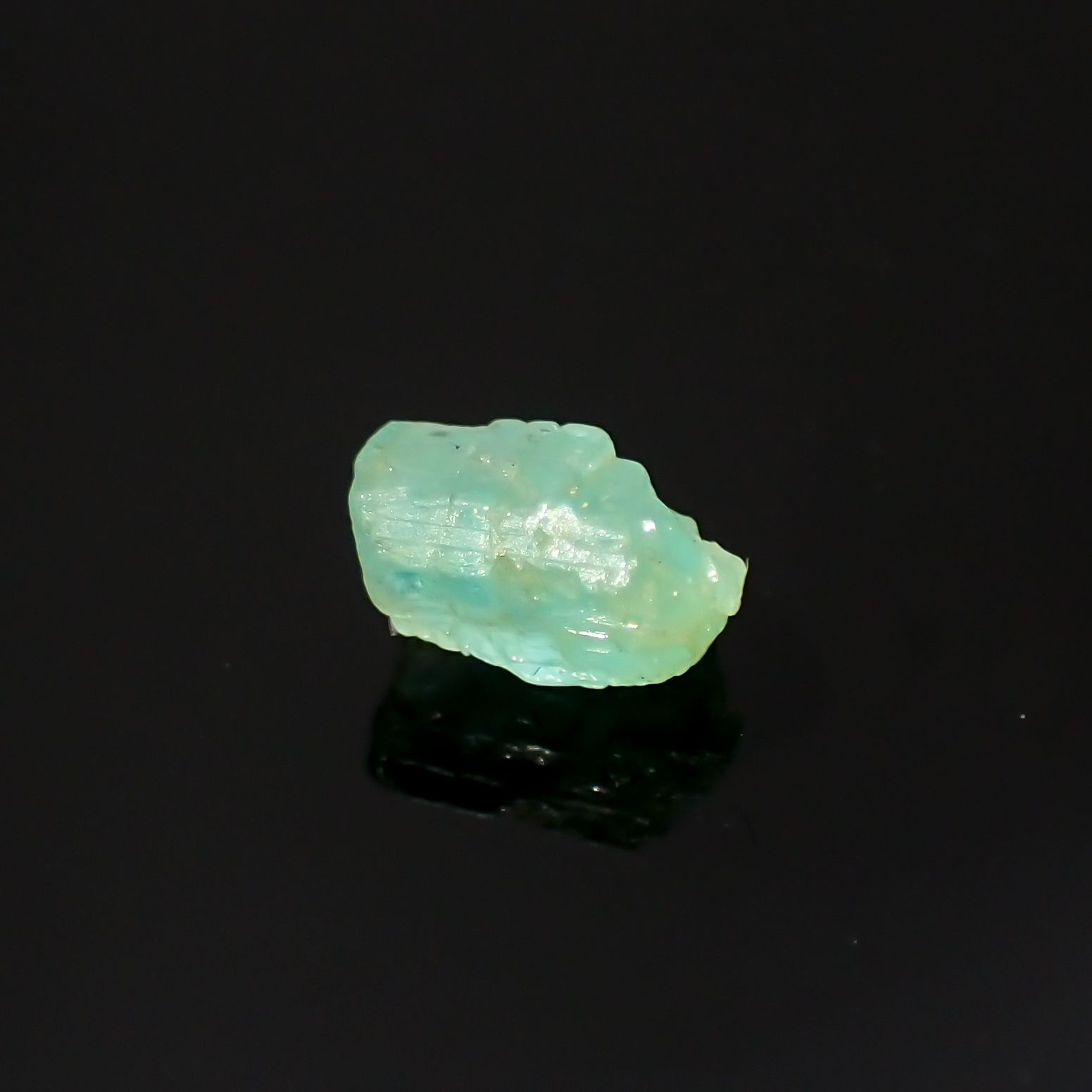 パライバトルマリン 原石 ブラジル・パライバ州バターリャ鉱山産 0.49ct[220515992]5.7x3.1mm前後