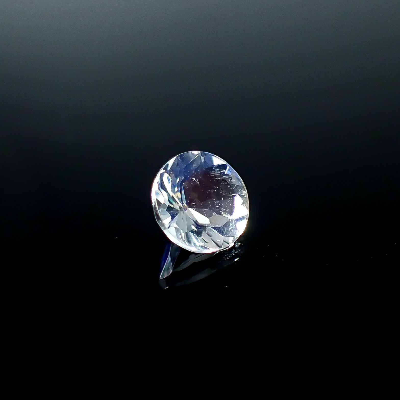 レインボームーンストーン タンザニア産 0.43ct [250730919]5.1x5.1mm前後
