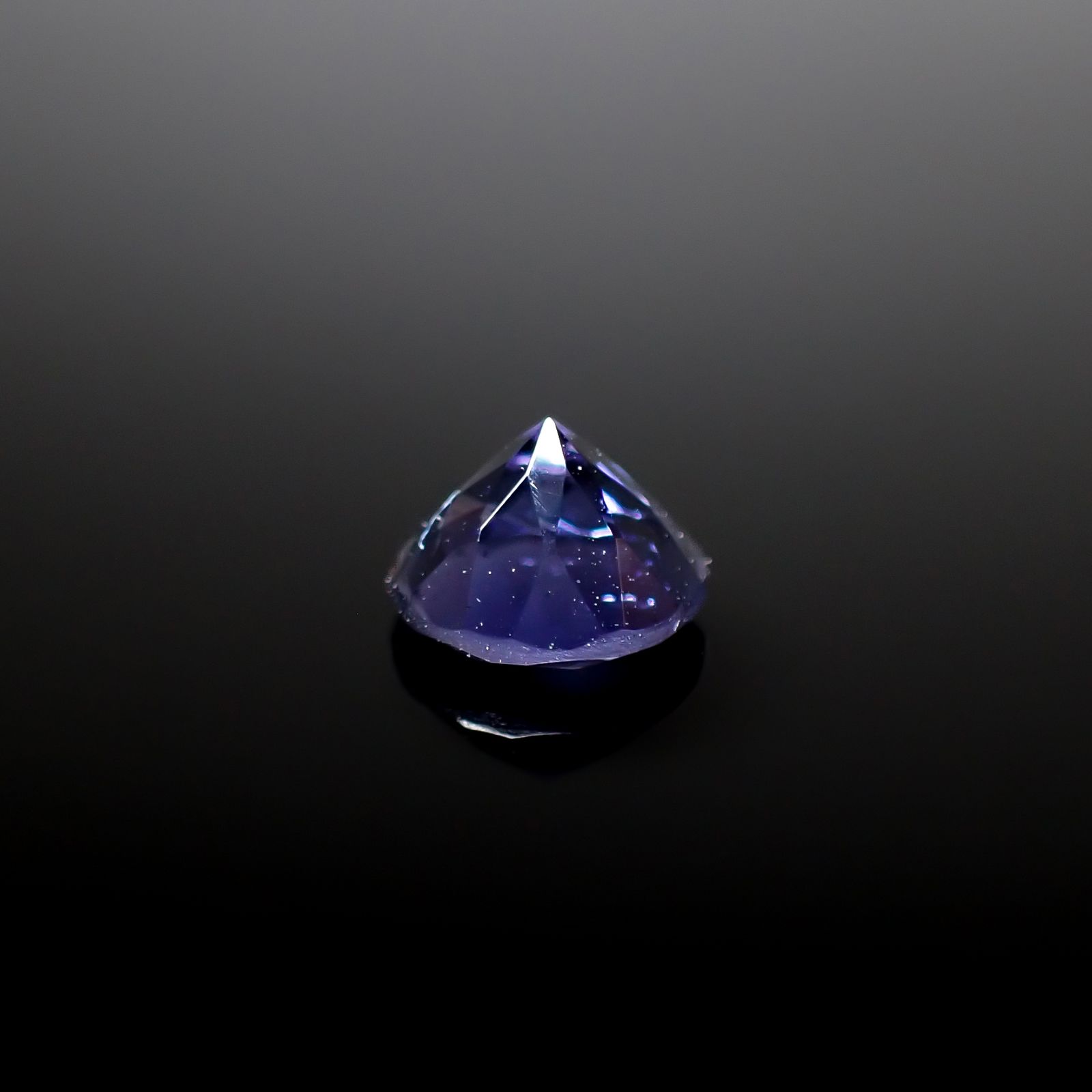 アイオライトサンストーン インド/ブラジル産 0.66ct [250229822]5.9x5.9mm前後