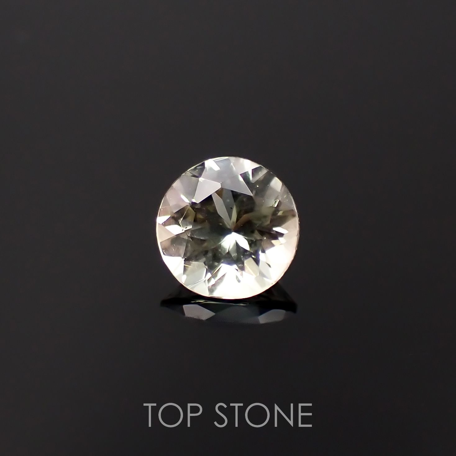 バイカラーオレゴンサンストーン アメリカ・オレゴン州産 0.62ct[230220681]5.9x5.9mm前後