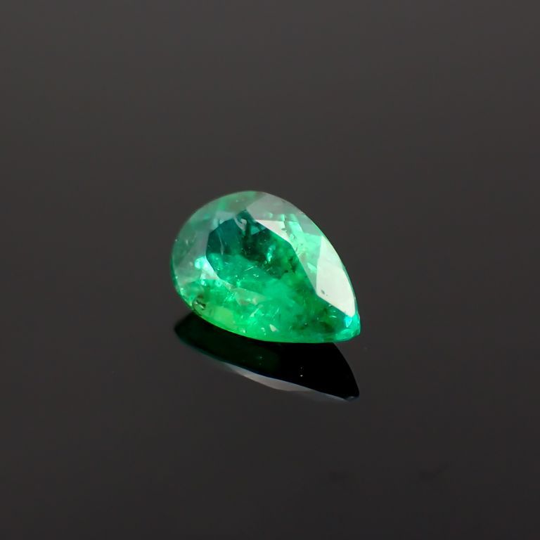 パライバトルマリン(宝石名トルマリン/別名パライバ・トルマリン)ブラジル・パライバ州バターリャ鉱山産 0.39ct 識別済[221018812]6.5x4mm前後