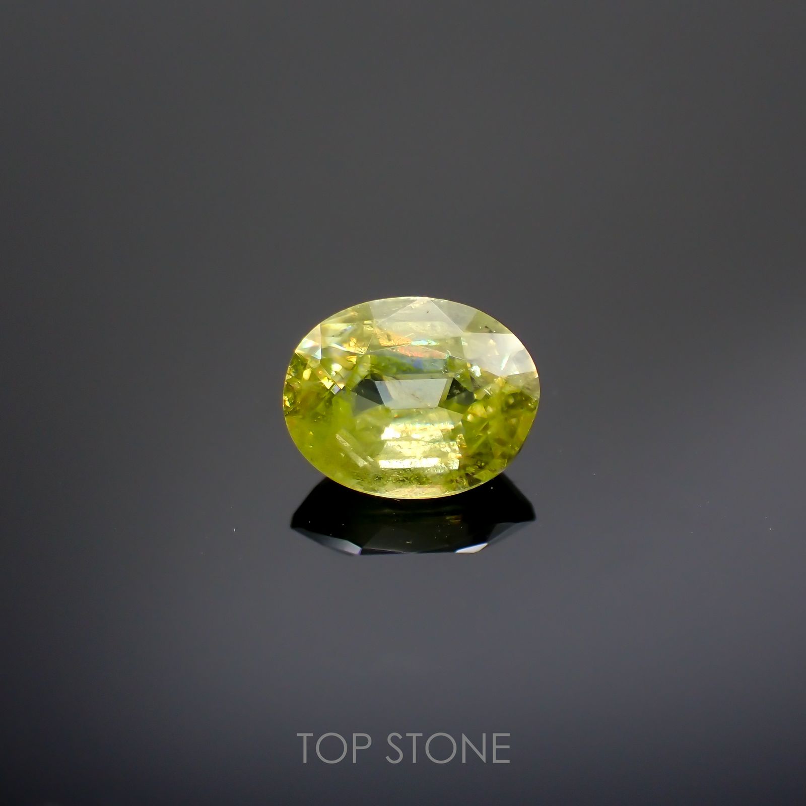 スフェーン(宝石名スフェーン)マダガスカル産 0.64ct 識別済[220113867]6.1x4.9mm前後